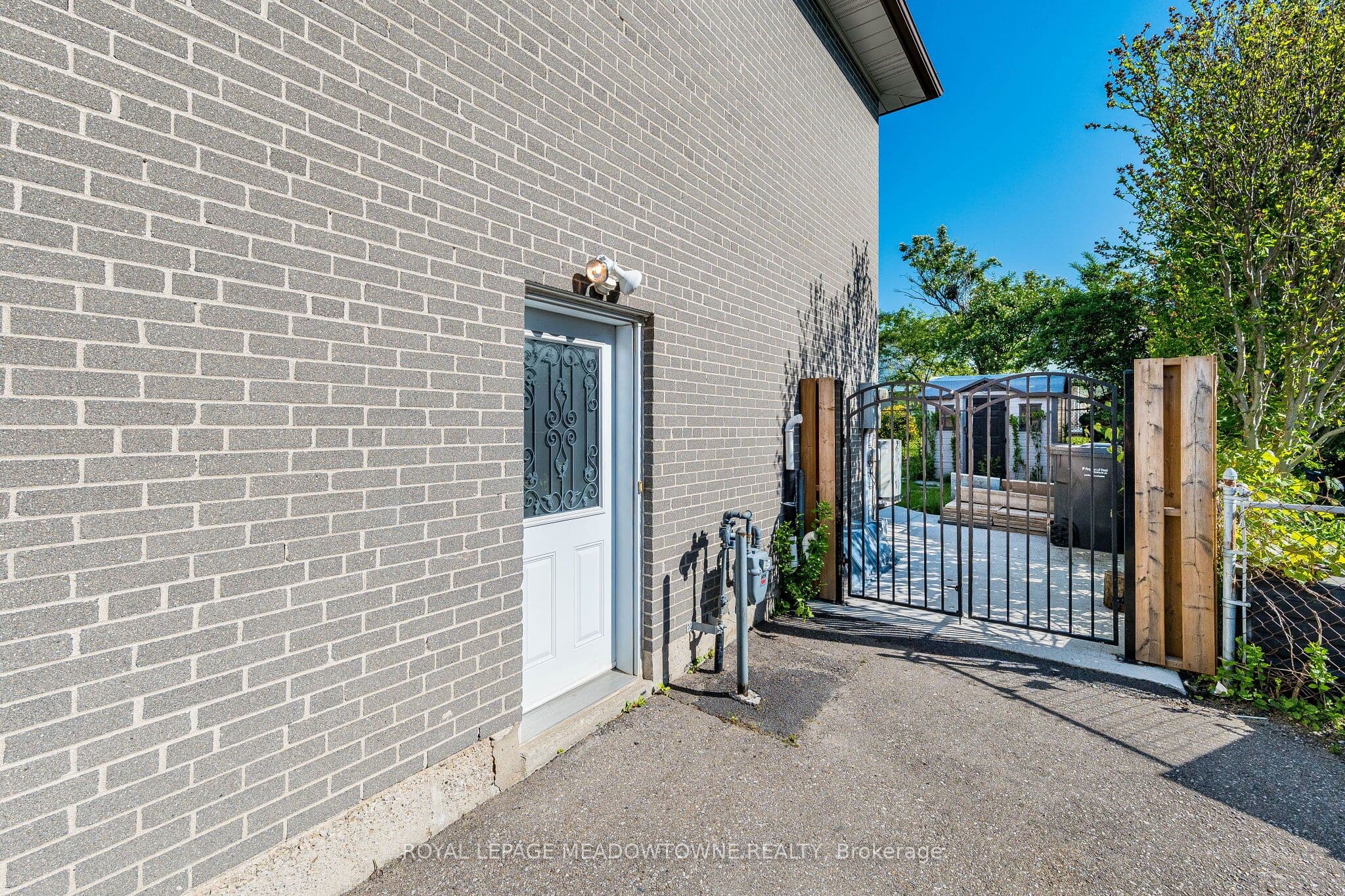 2155 Pashak Court, Mississauga, ON L5A 1H8