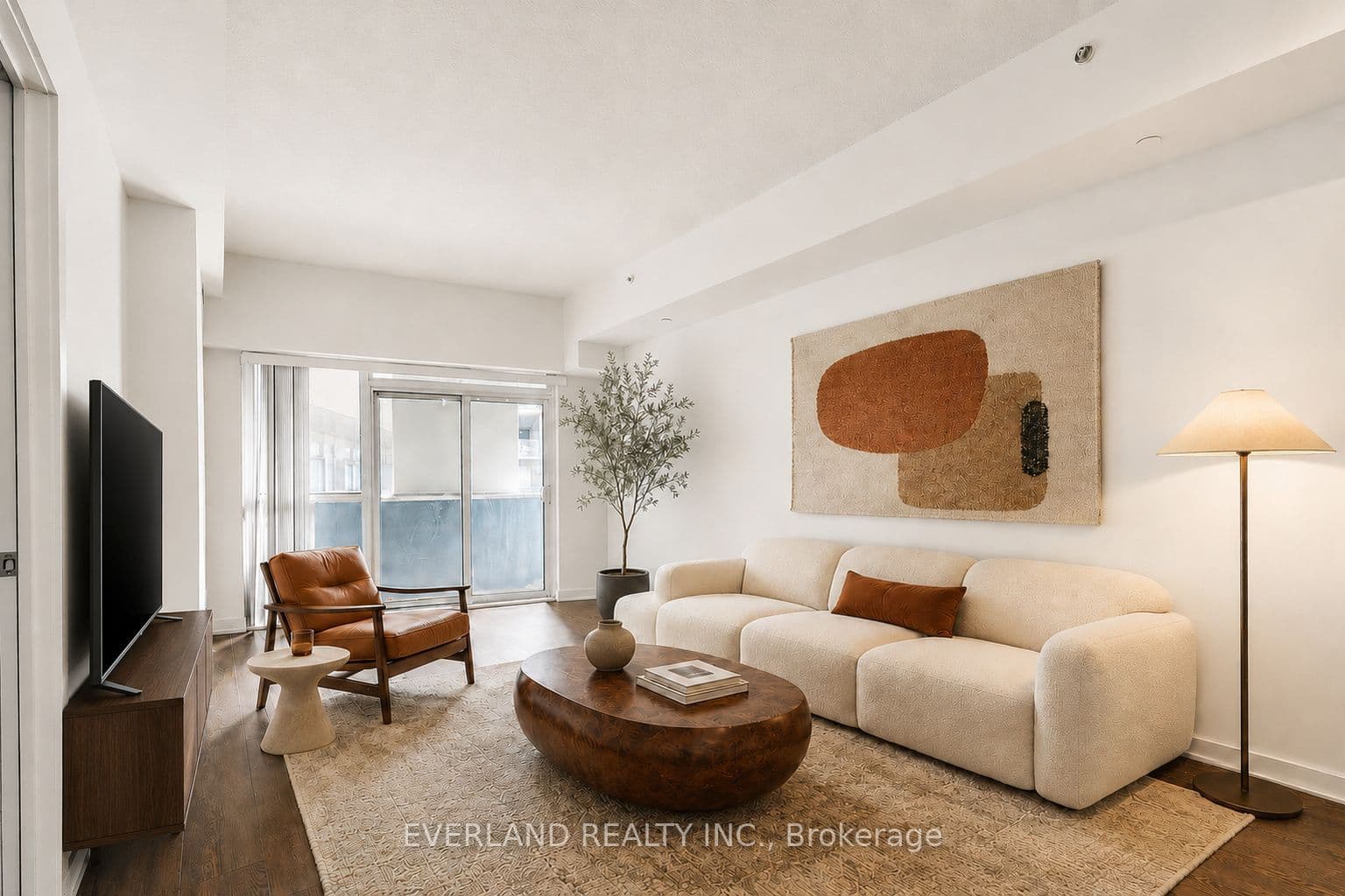 20 Bruyeres Mews 201, Toronto, ON M5V 0G8