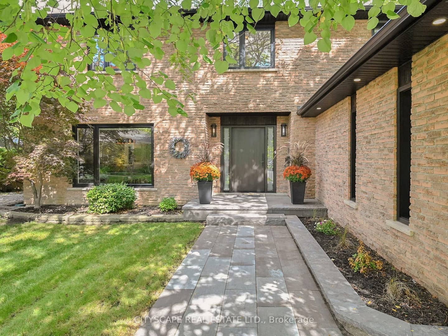 2585 Kenna Court, Mississauga, ON L5K 2K4