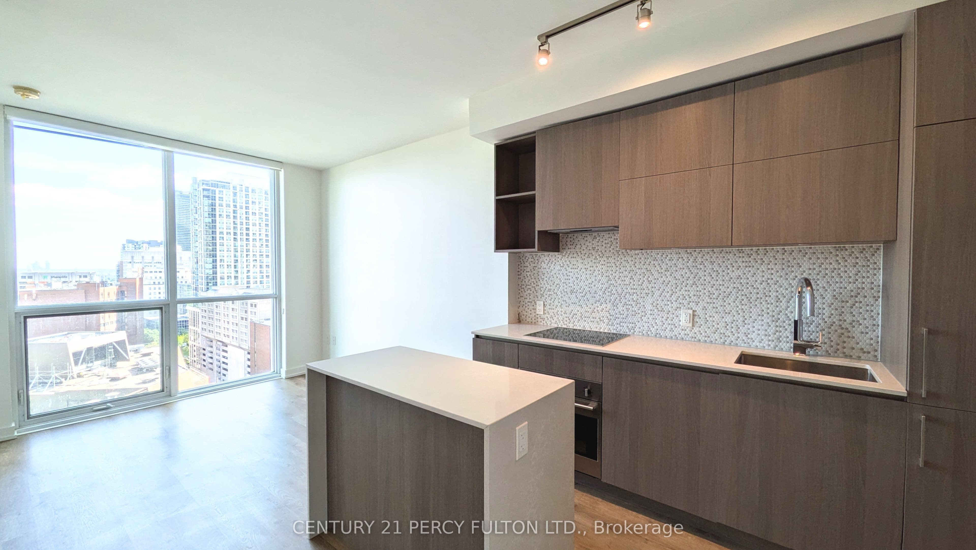1 Yorkville Avenue 1610, Toronto, ON M4W 1L1