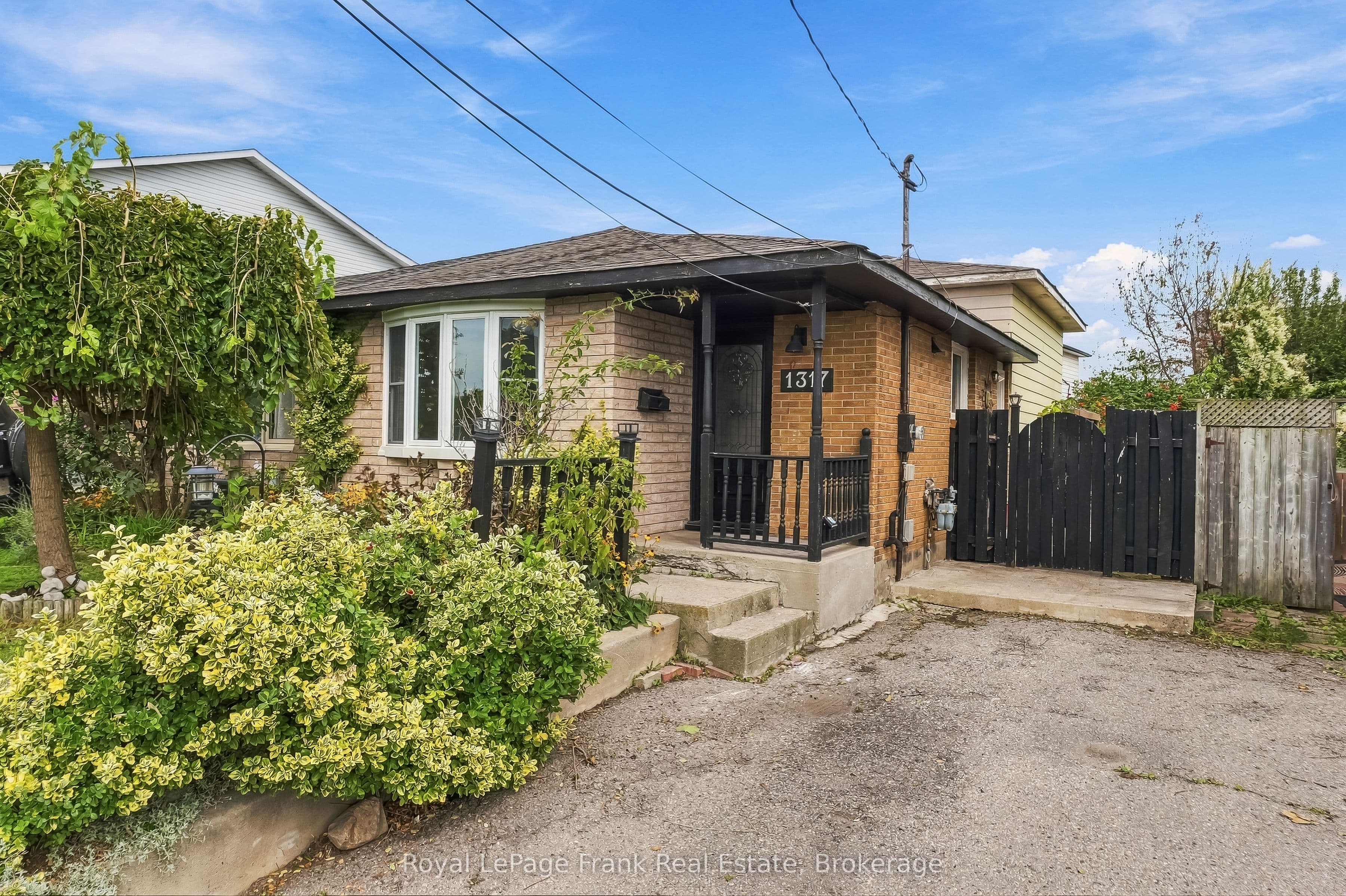 1317 Park Road S, Oshawa, ON L1J 4K3