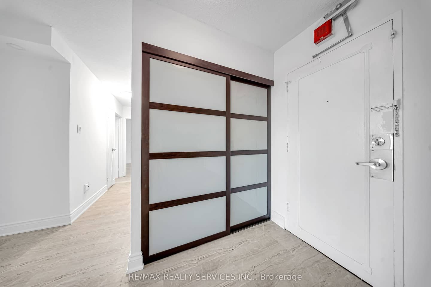 20 Mississauga Valley Boulevard 701, Mississauga, ON L5A 3S2