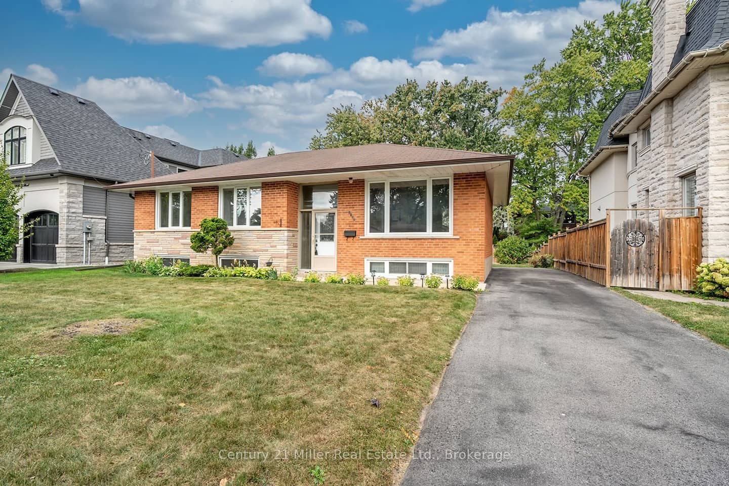 1135 Bridge Road N, Oakville, ON L6L 2B6