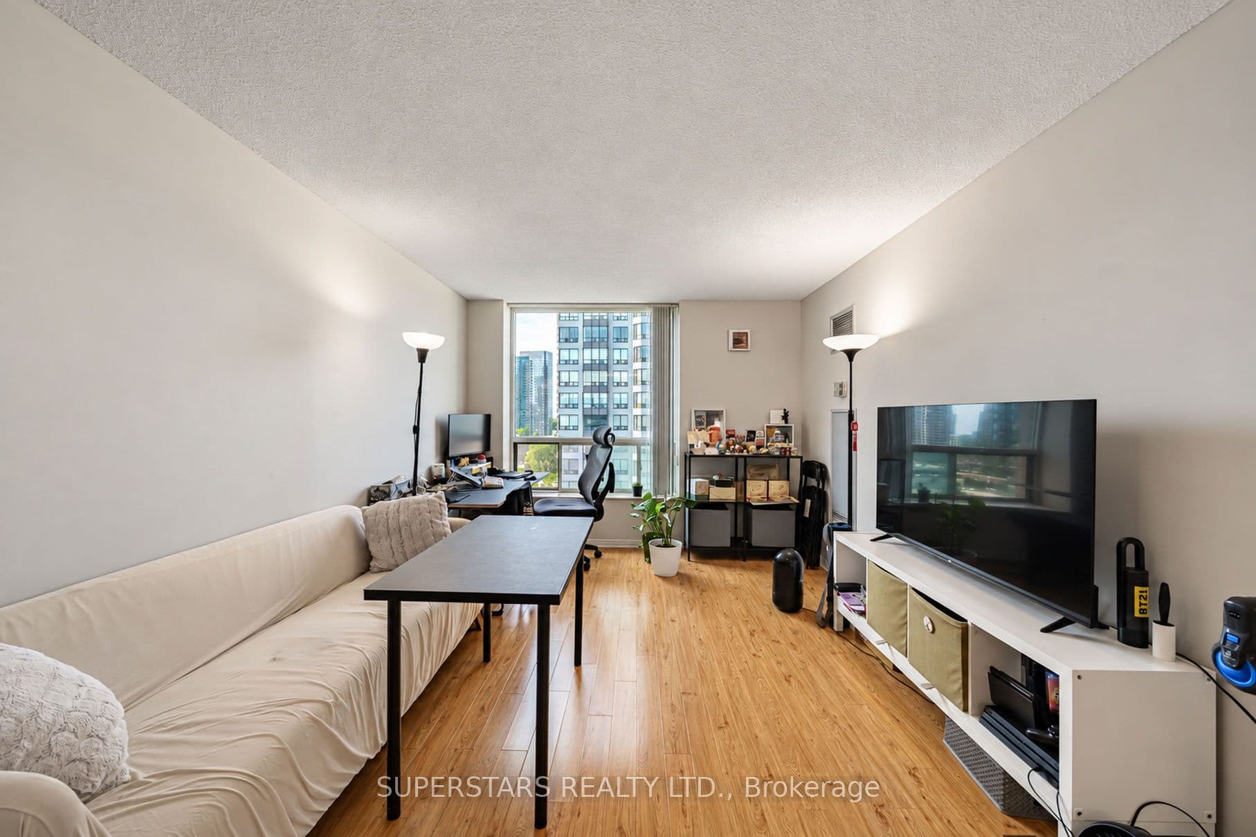 28 Pemberton Avenue 1110, Toronto, ON M2M 4L1