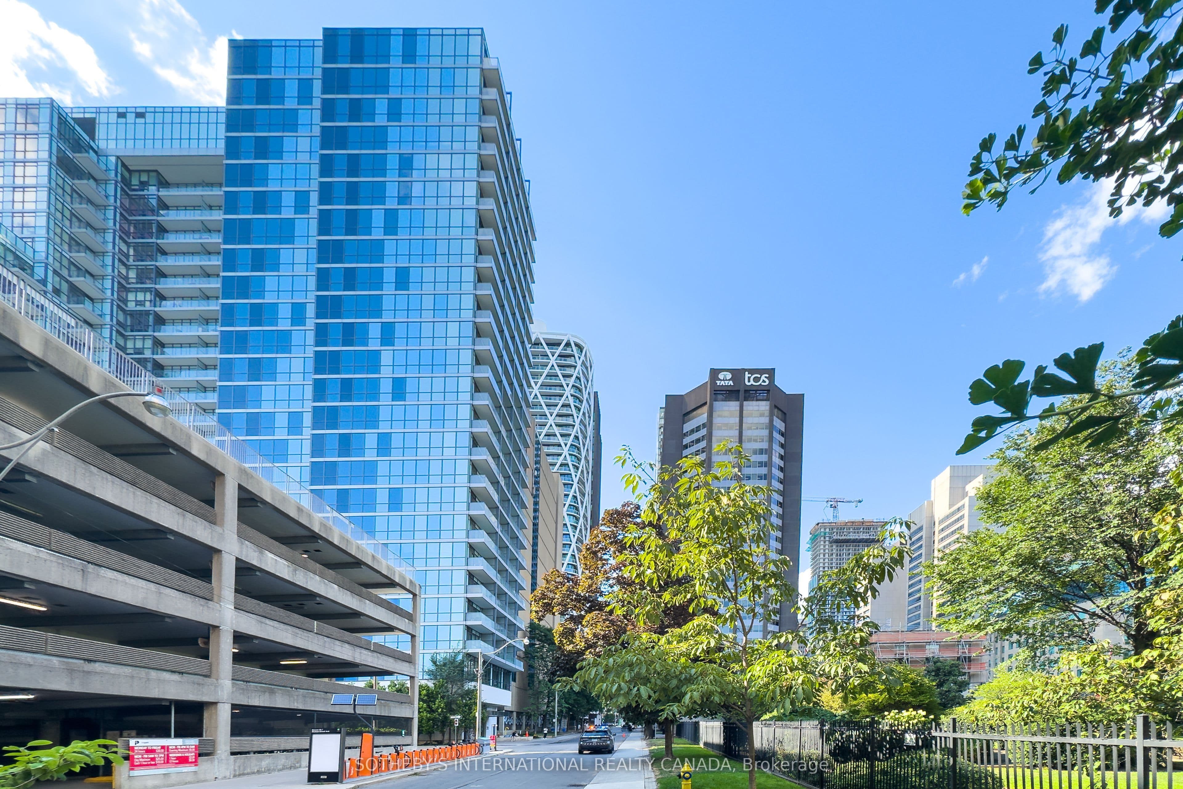 210 Simcoe Street 1913, Toronto, ON M5T 0A9