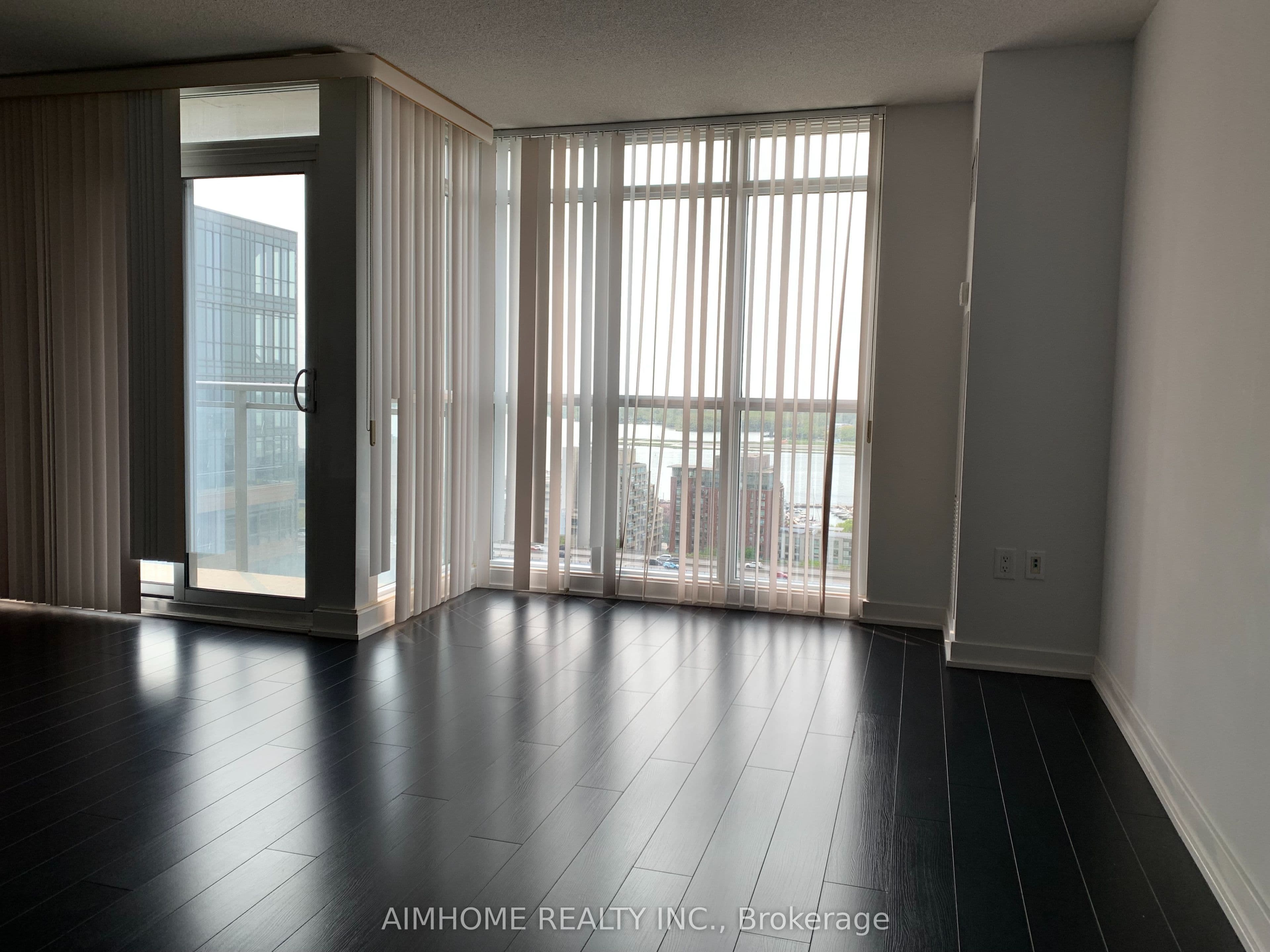 15 Iceboat Terrace 2206, Toronto, ON M5V 4A5