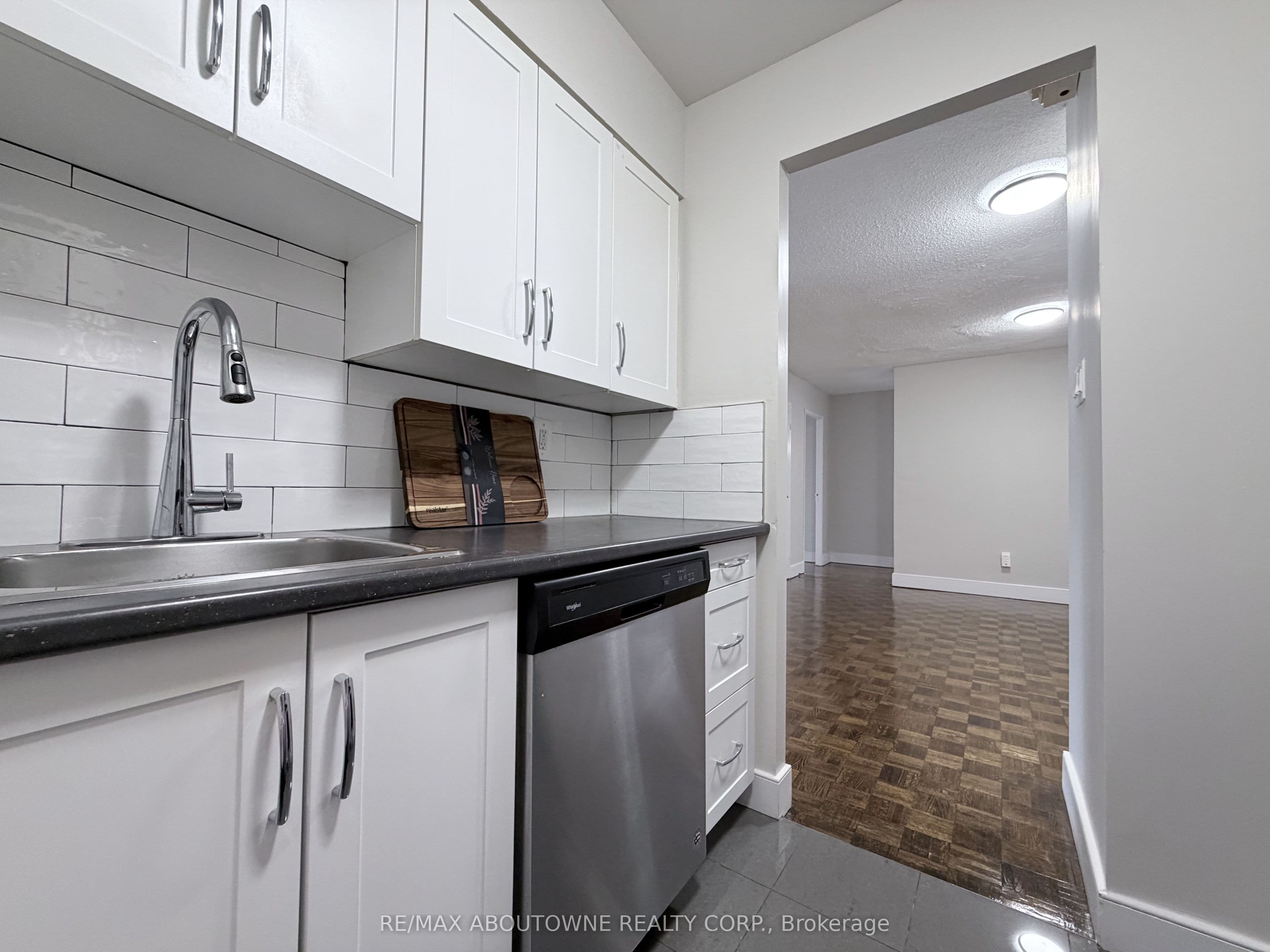 147 Wellington Street W 101, Aurora, ON L4G 2N9