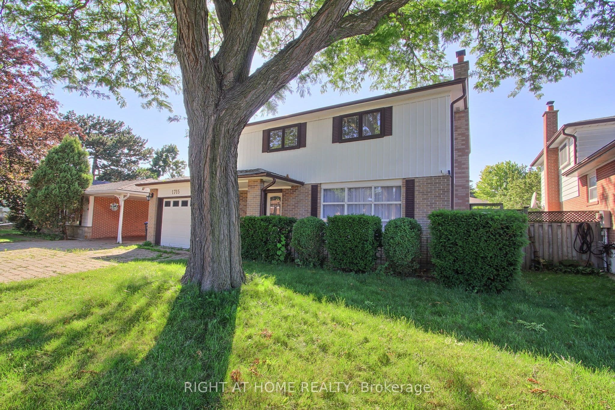1715 Oberon Crescent, Mississauga, ON L4X 2K7