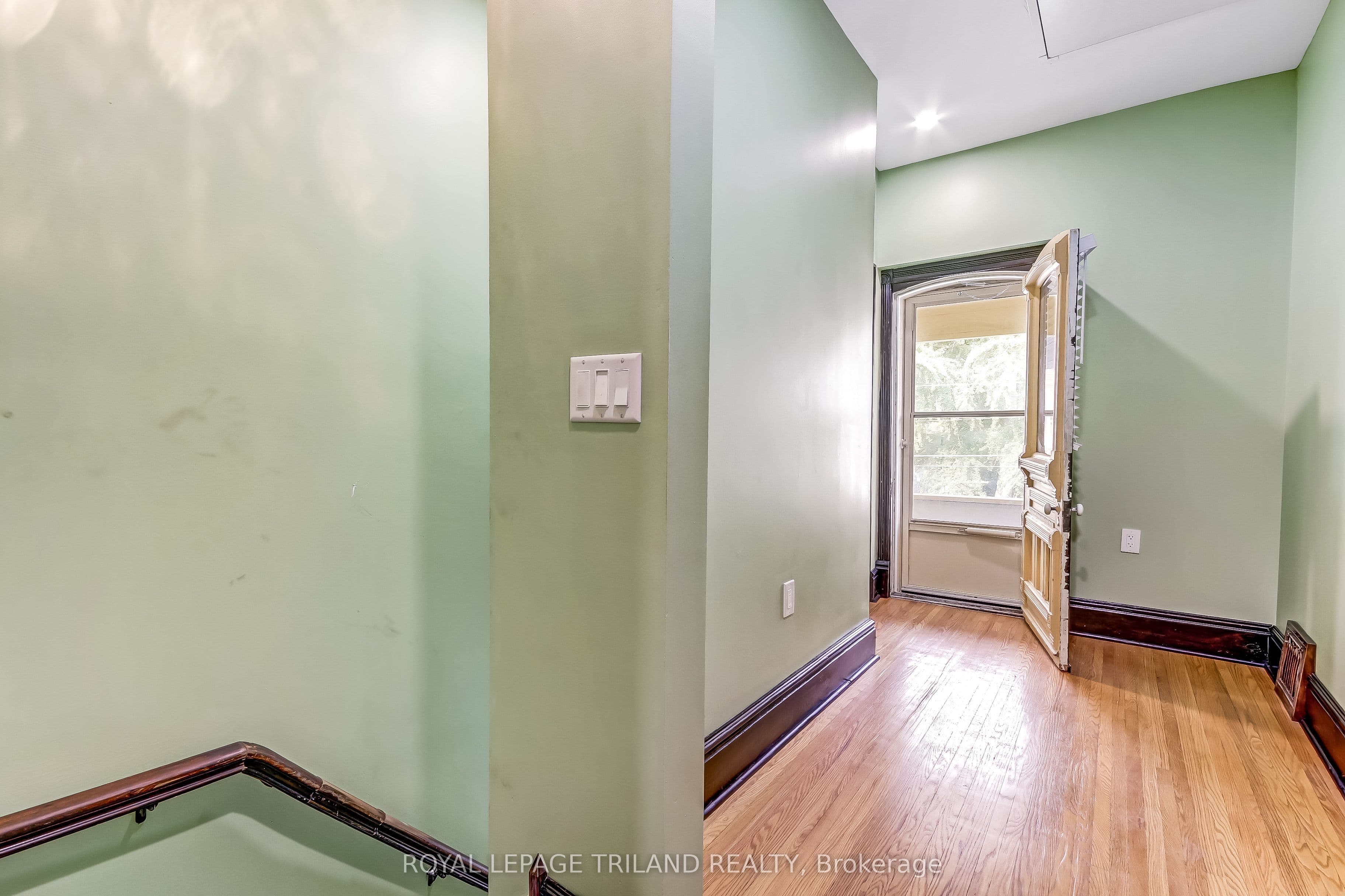 33 1/2 St George Street 33 1/2, St. Thomas, ON N5P 2L2
