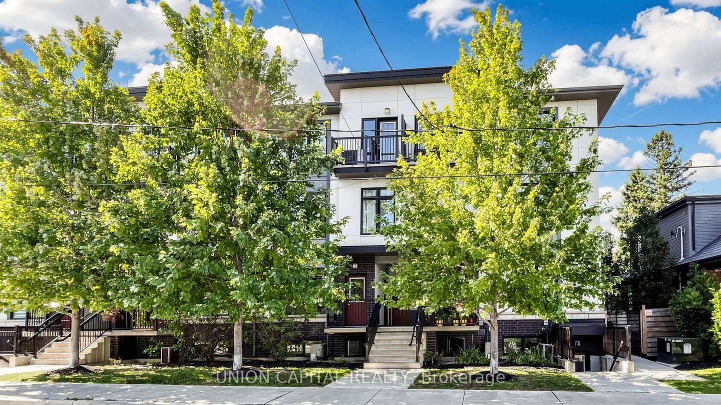 6 Bicknell Avenue 9, Toronto, ON M6M 4G4