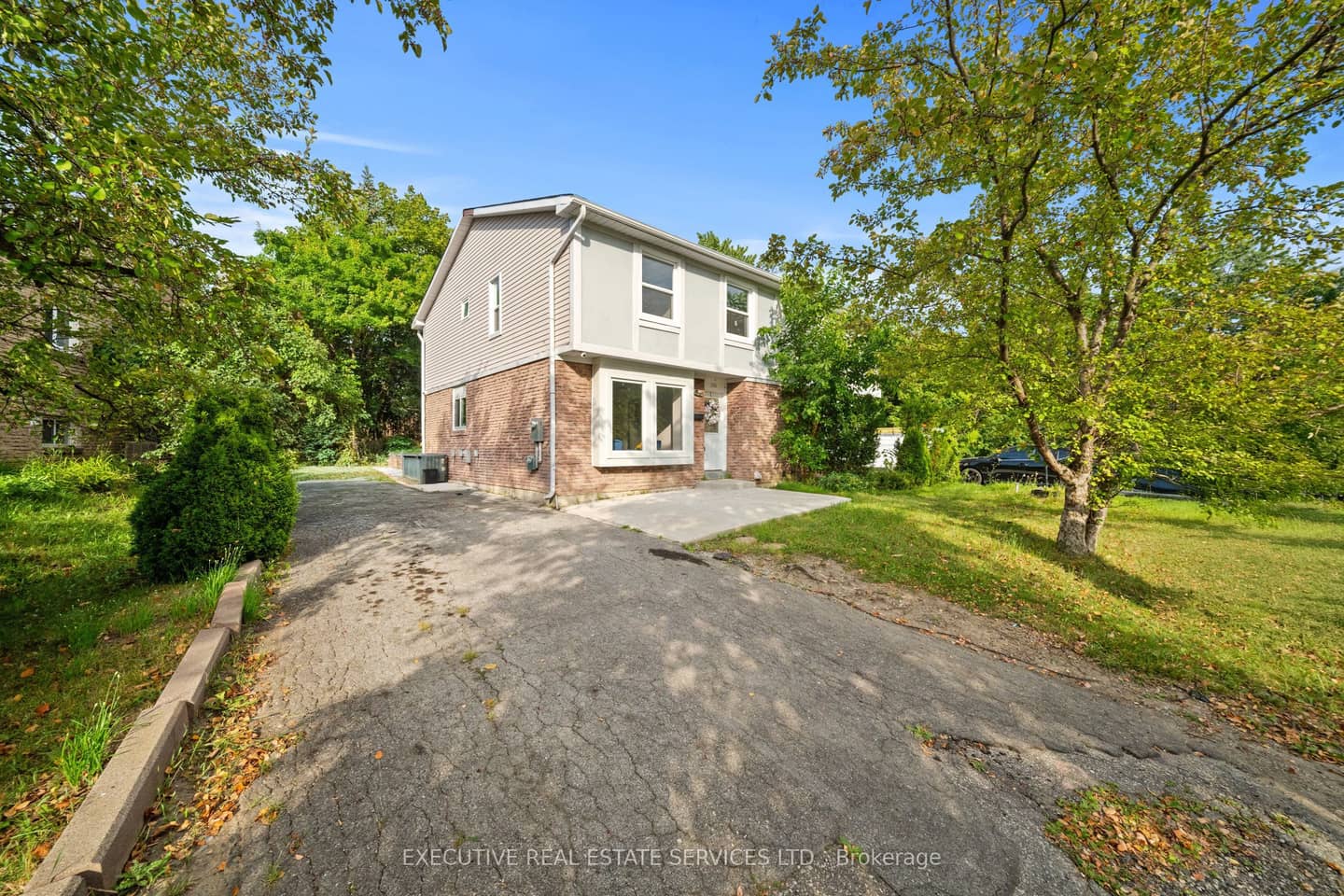 100 Centre Street N, Brampton, ON L6V 2Z3