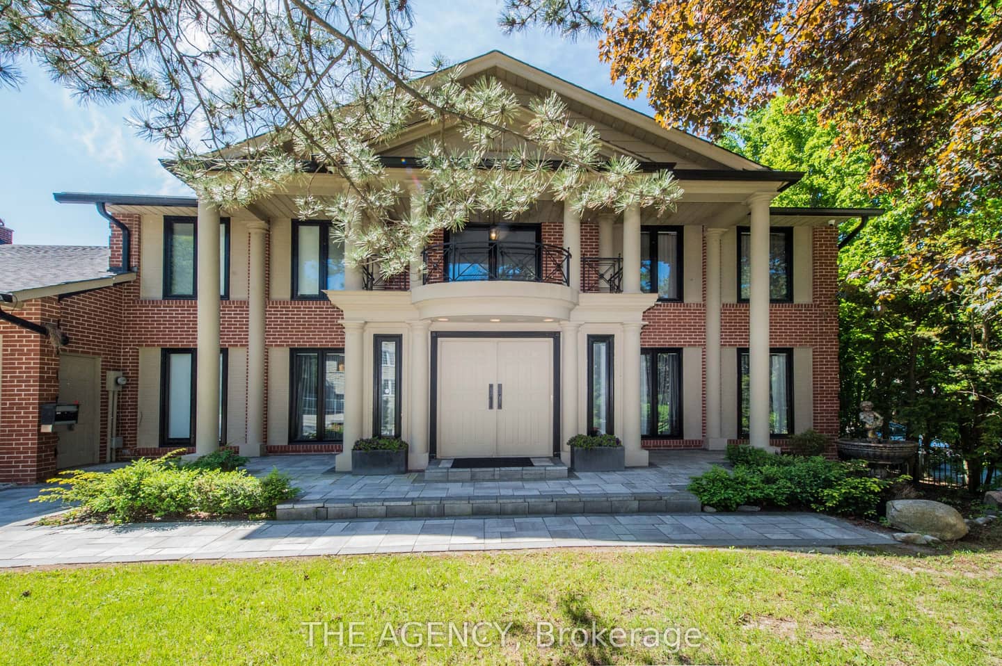 7 Shady Oaks Crescent, Toronto, ON M3C 2L4