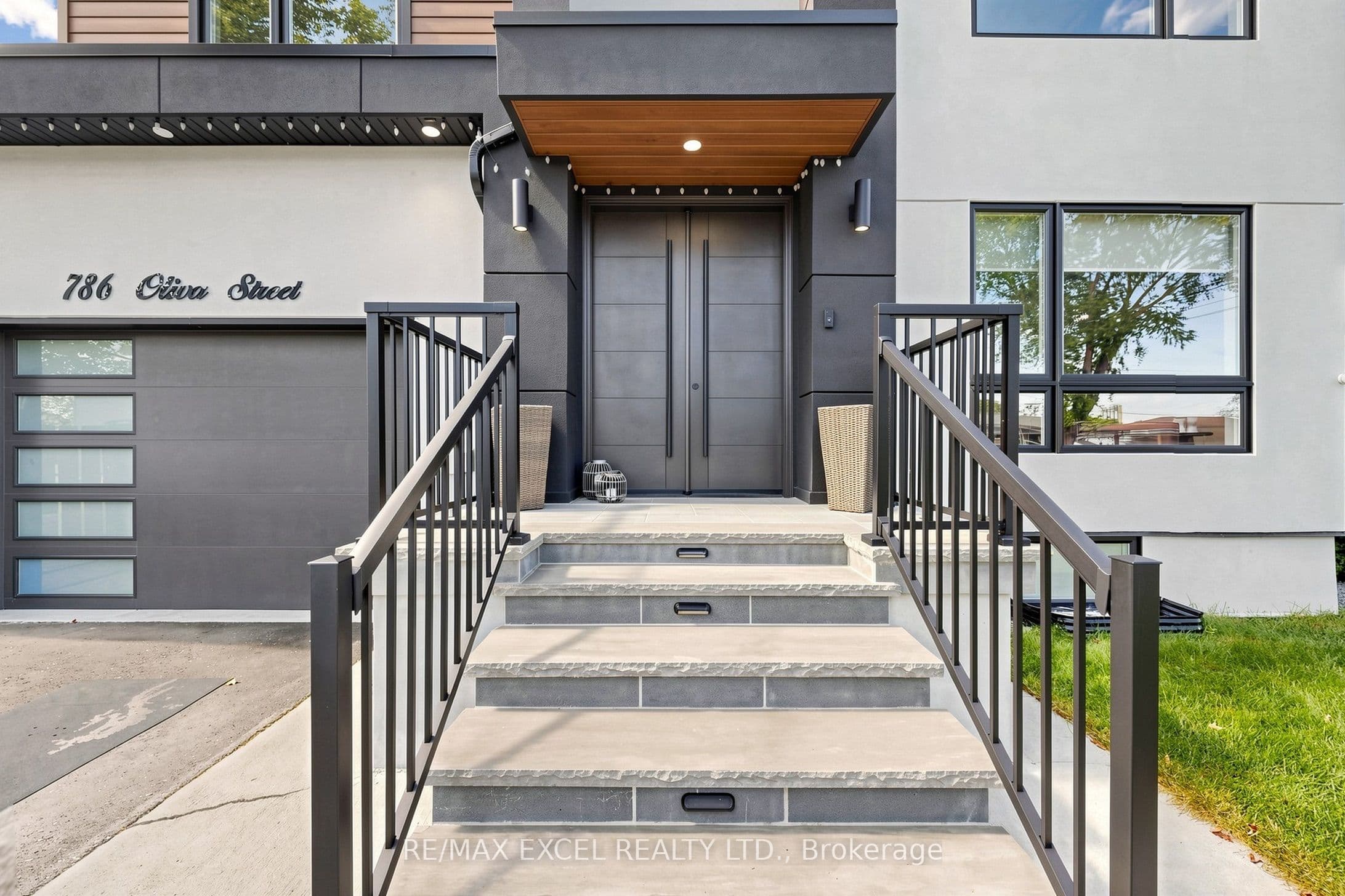 786 Oliva Street, Pickering, ON L1W 2V8