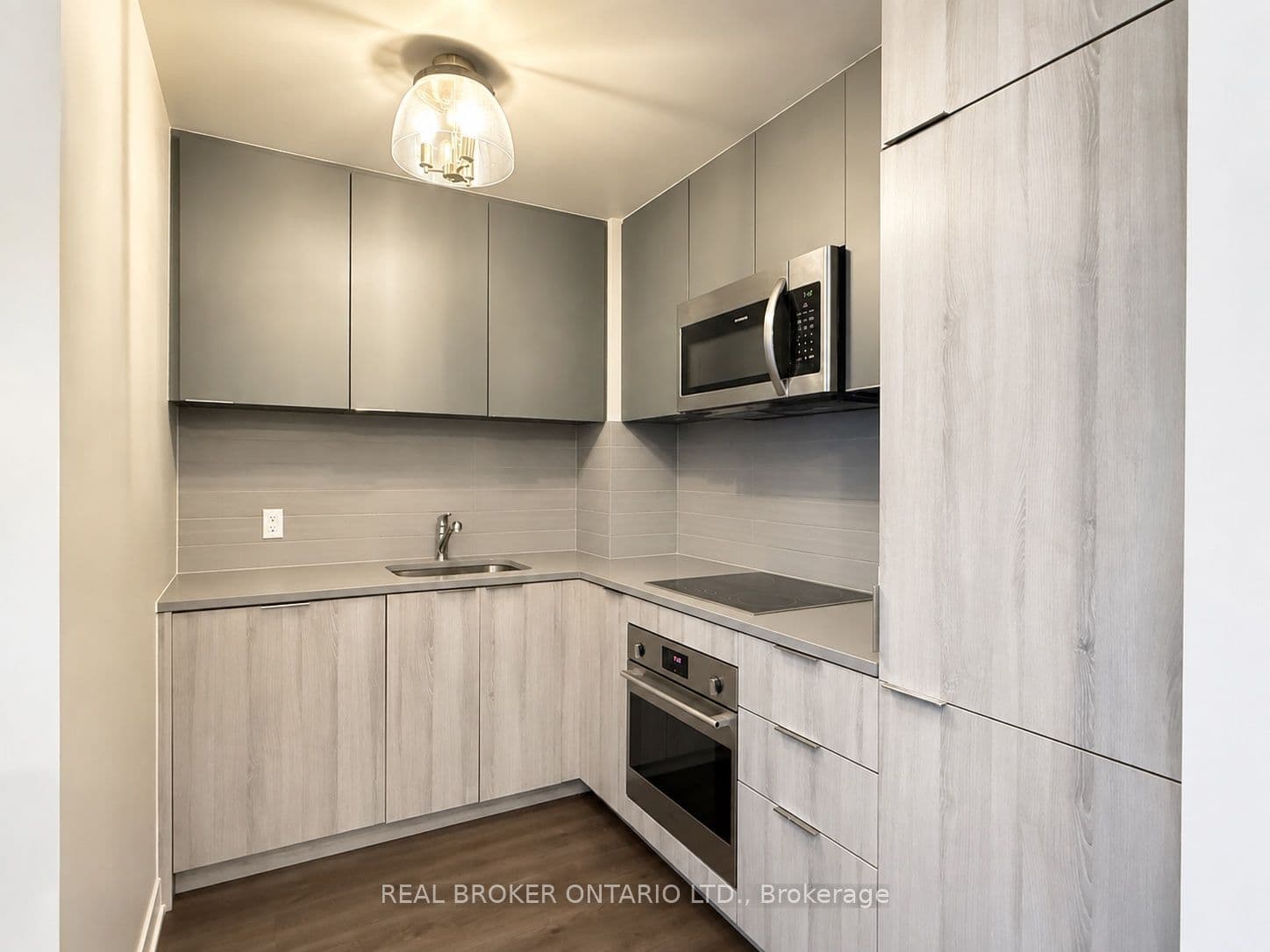 223 St. Clair Avenue W 713, Toronto, ON M4V 0A5
