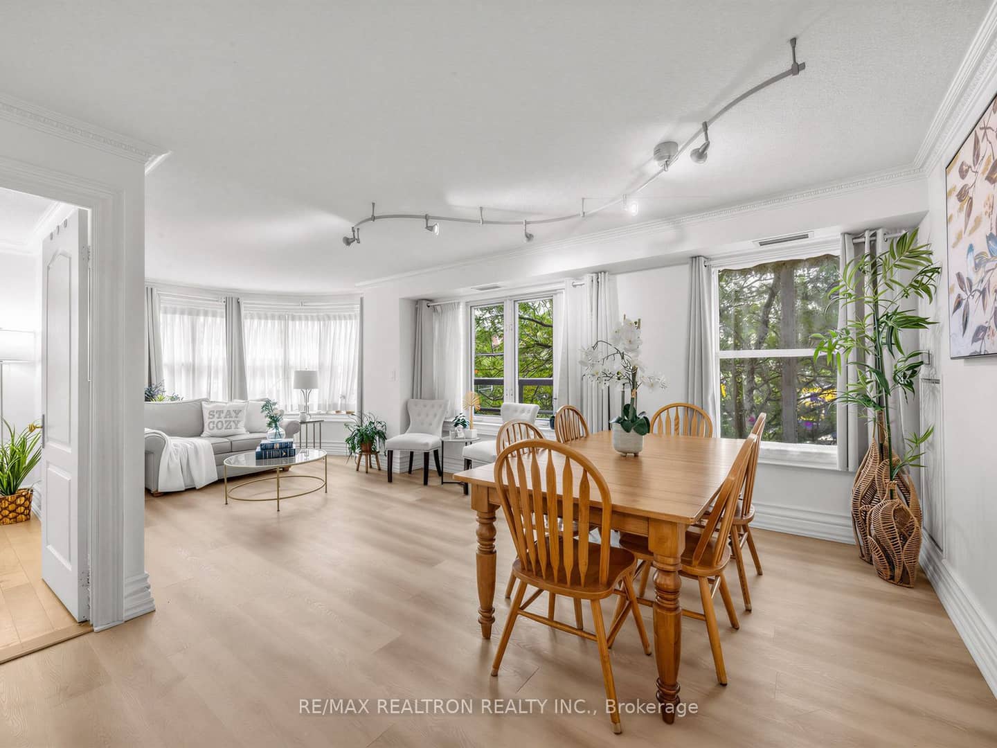 800 Spadina Road 302, Toronto, ON M5P 3N2