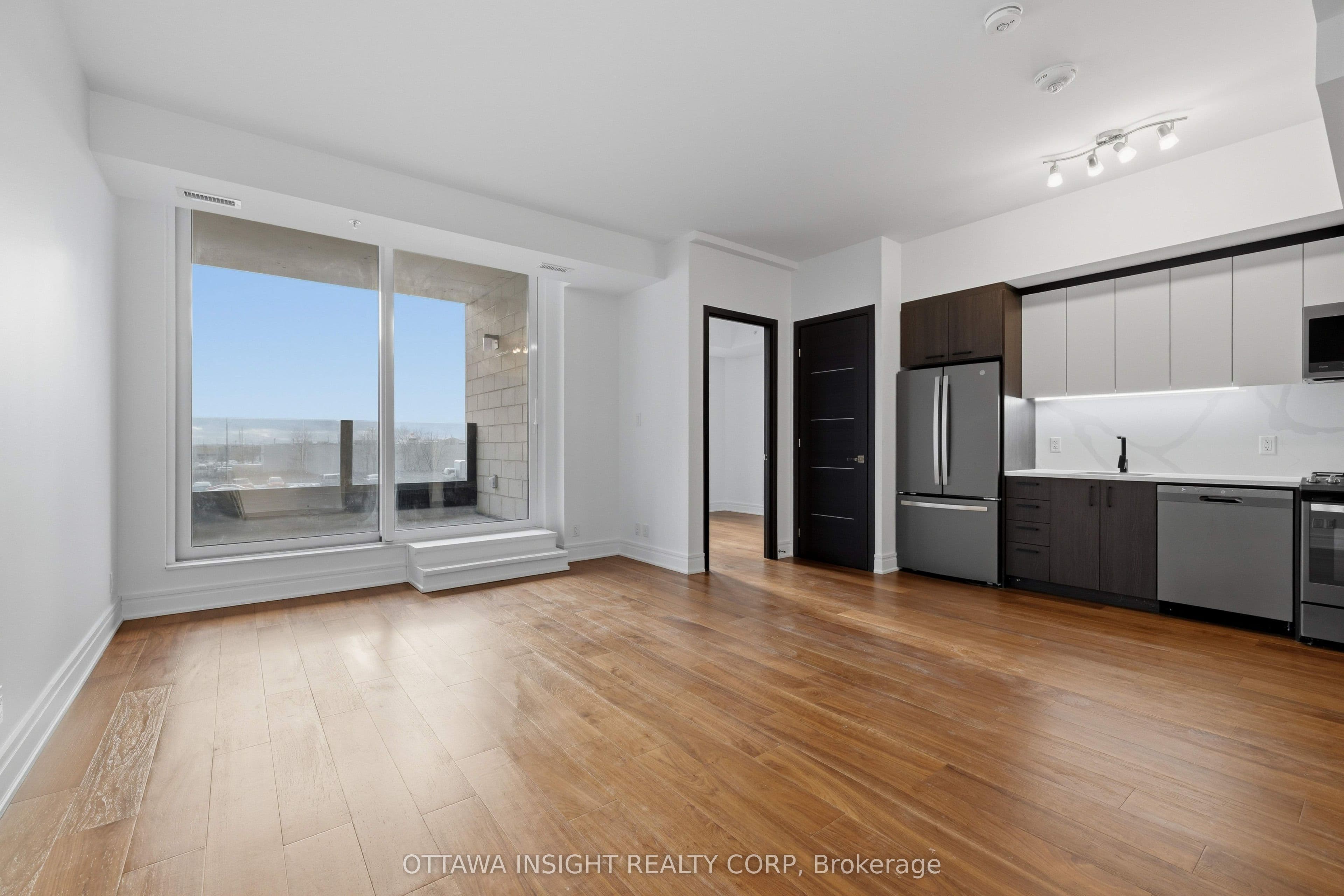150 Marketplace Avenue HT2E, Barrhaven, ON K2J 6V2
