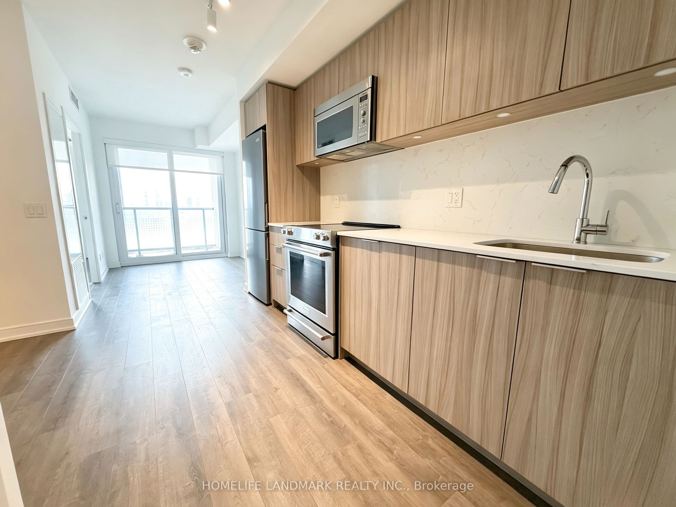 30 Samuel Wood Way 312, Toronto, ON M9B 1B1