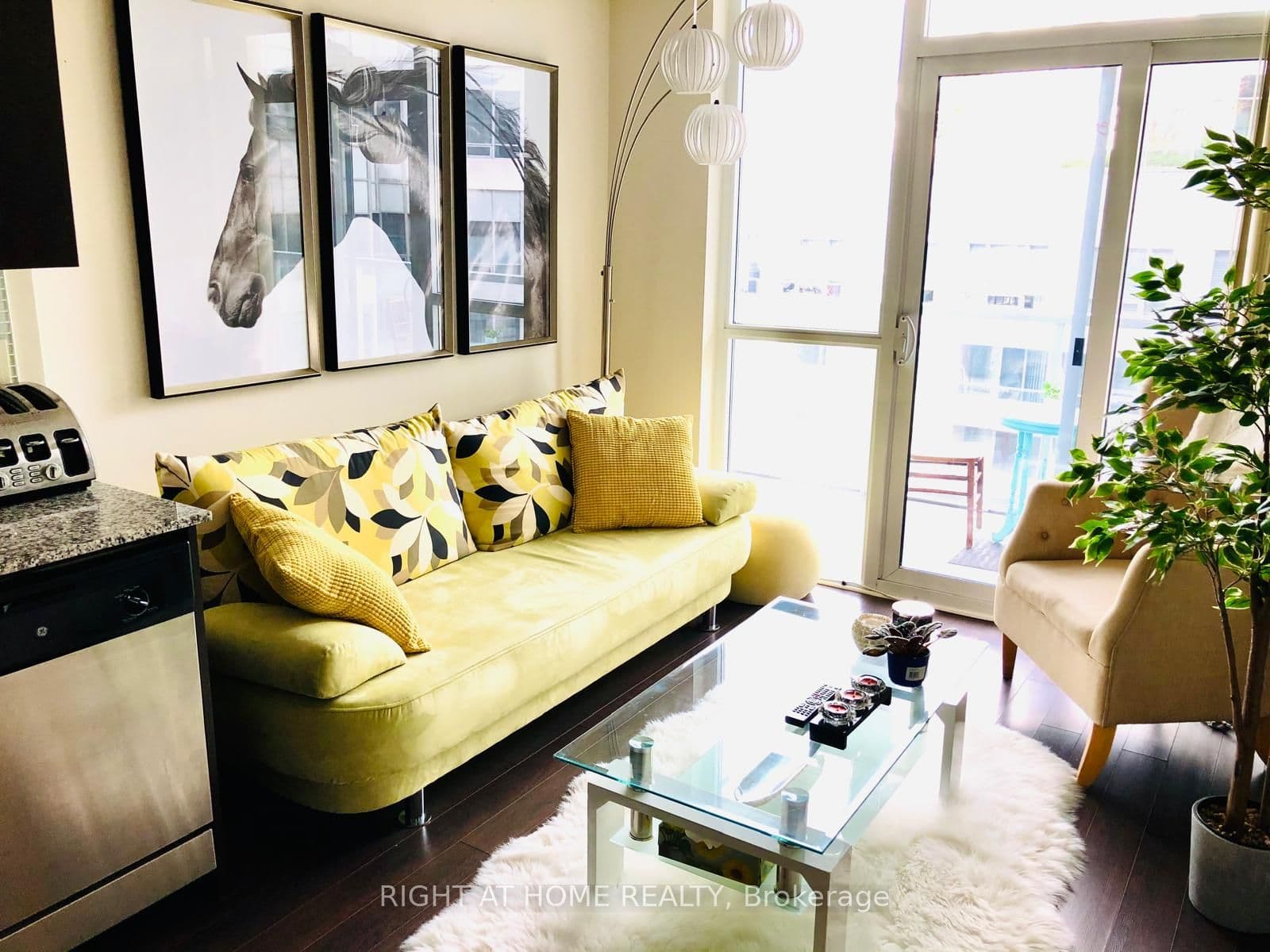 352 Front Street W 1918, Toronto, ON M5V 0K3