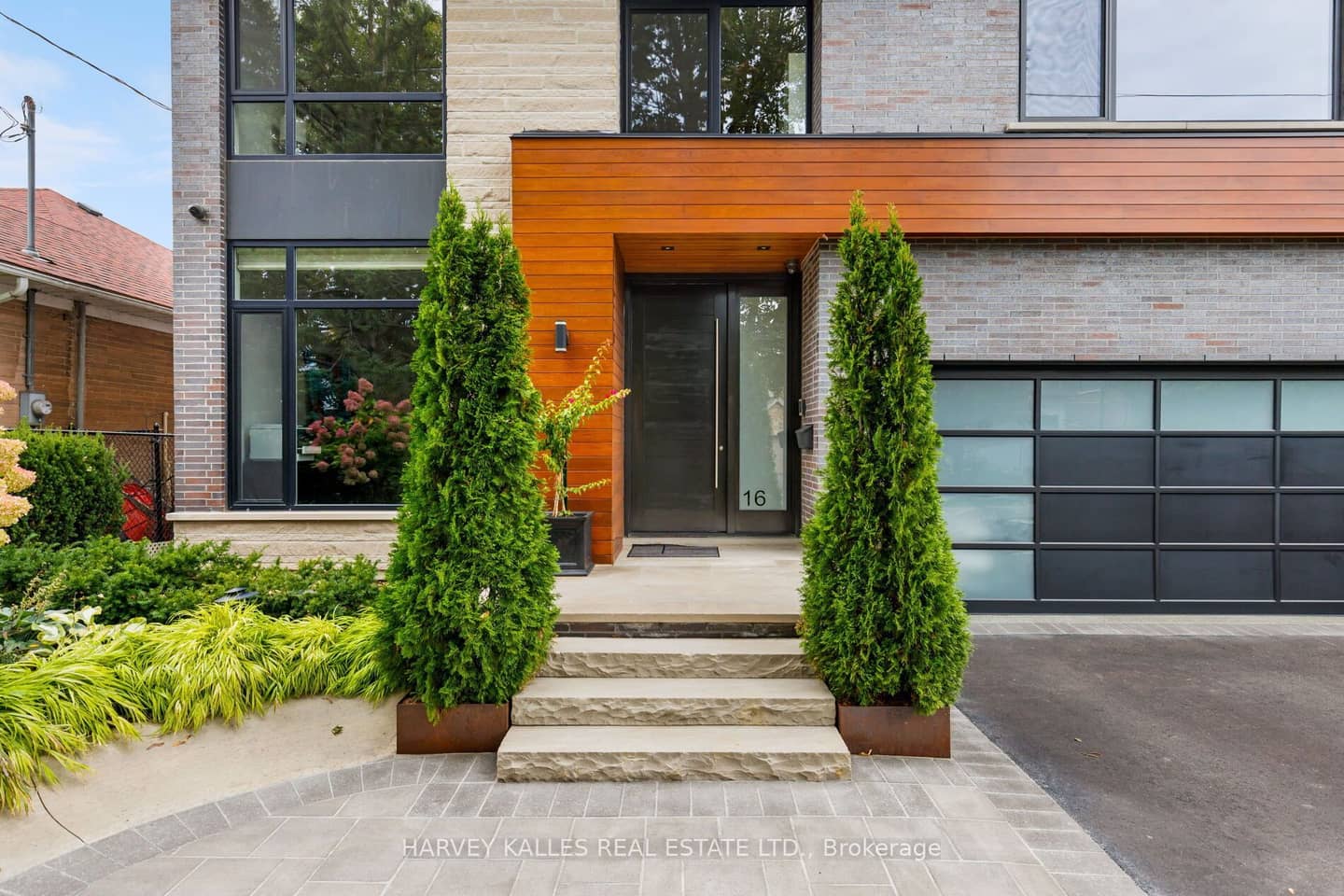 16 Graystone Gardens, Toronto, ON M8Z 3C3