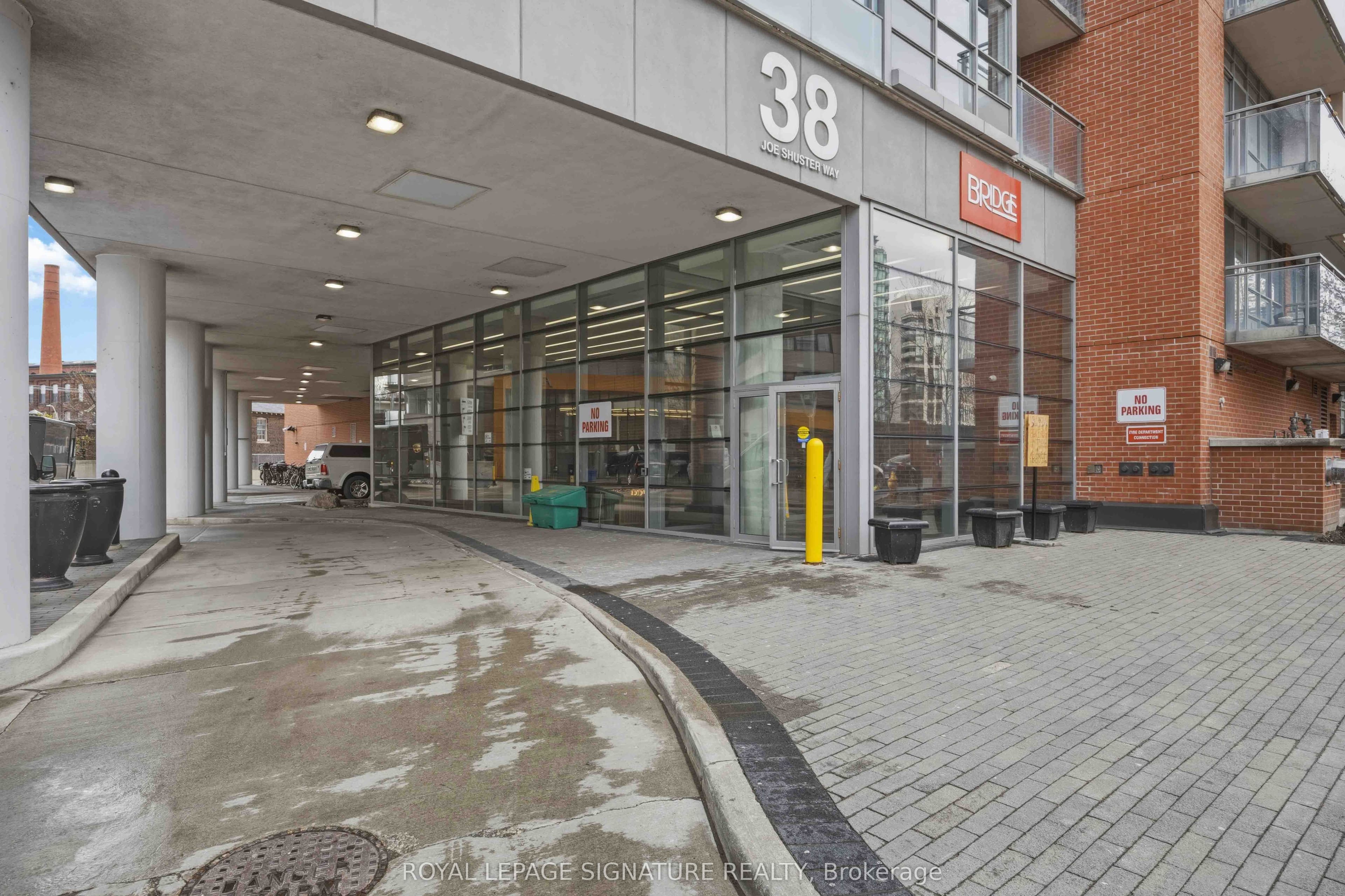 38 Joe Shuster Way 1625, Toronto, ON M6K 0A5