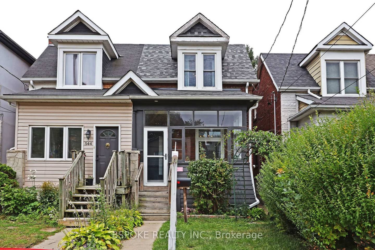 546 Main Street, Toronto, ON M4C 4Y4