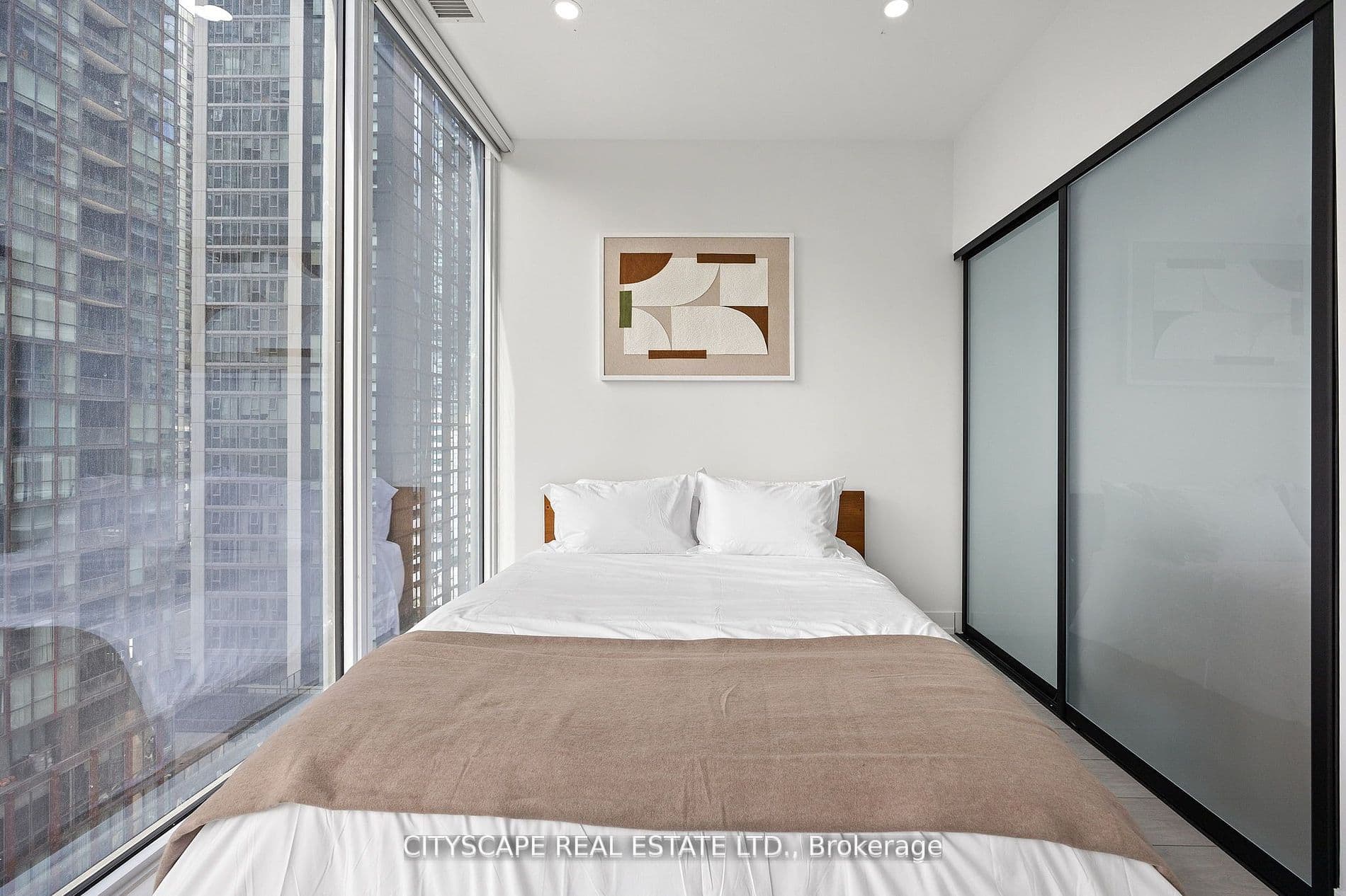 55 Mercer Street S 1802, Toronto, ON M5V 1H2