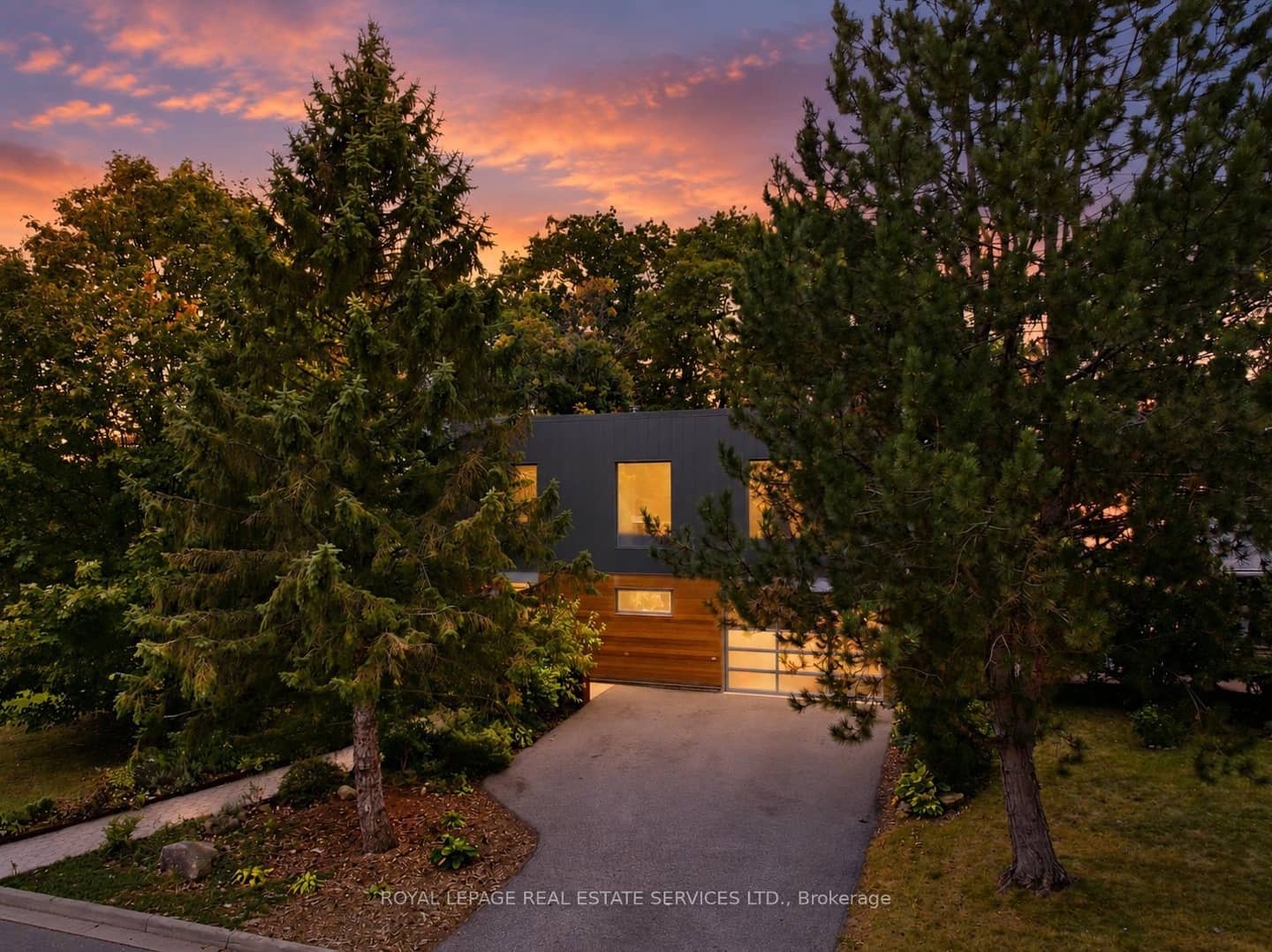 1318 Odessa Crescent, Oakville, ON L6H 1R8