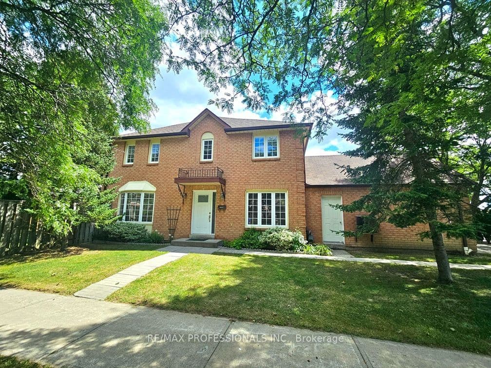 500 Silverthorne Crescent 1, Mississauga, ON L5R 1W3