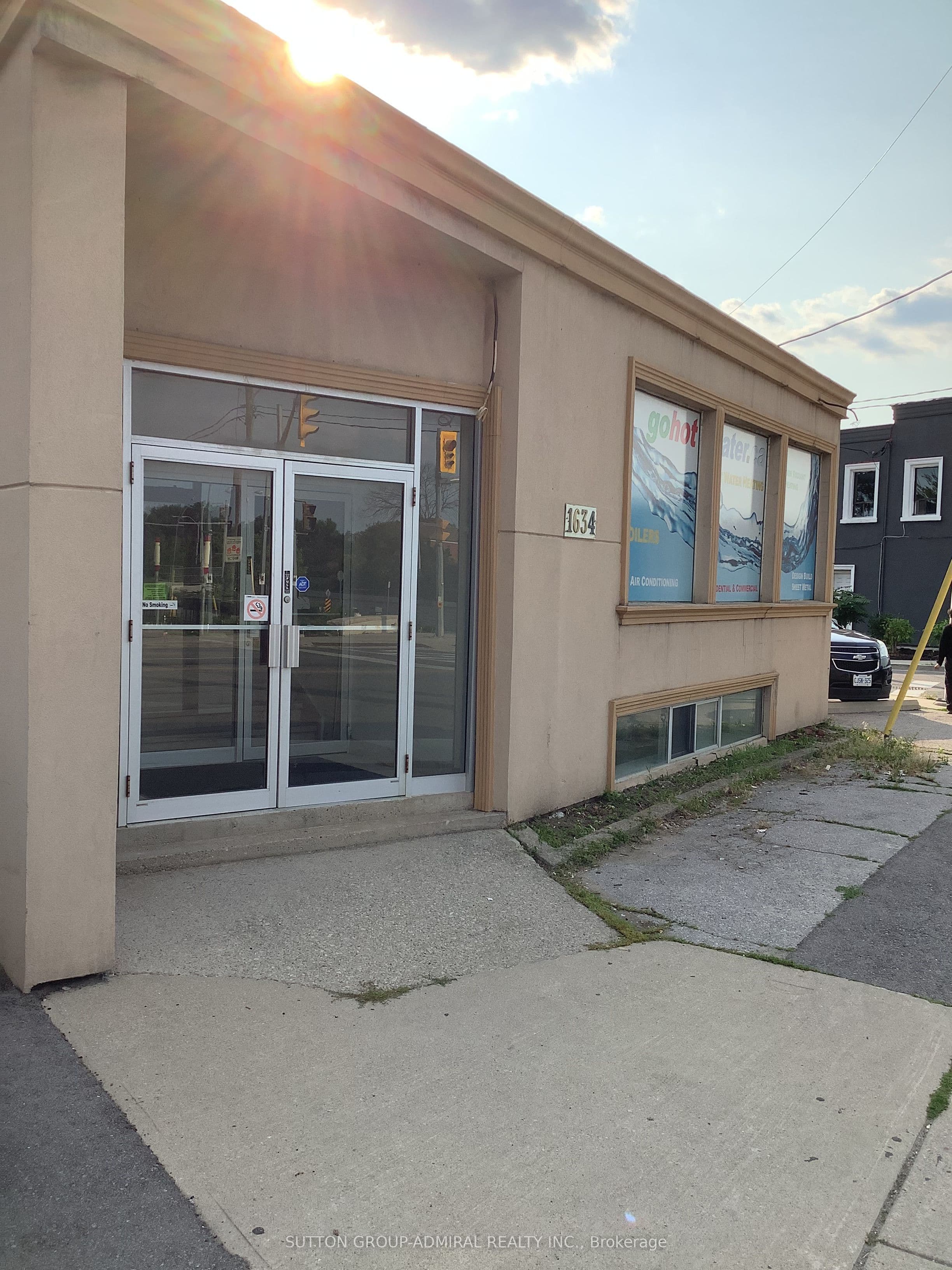 1634 Weston Road W, Toronto, ON M9N 1T9