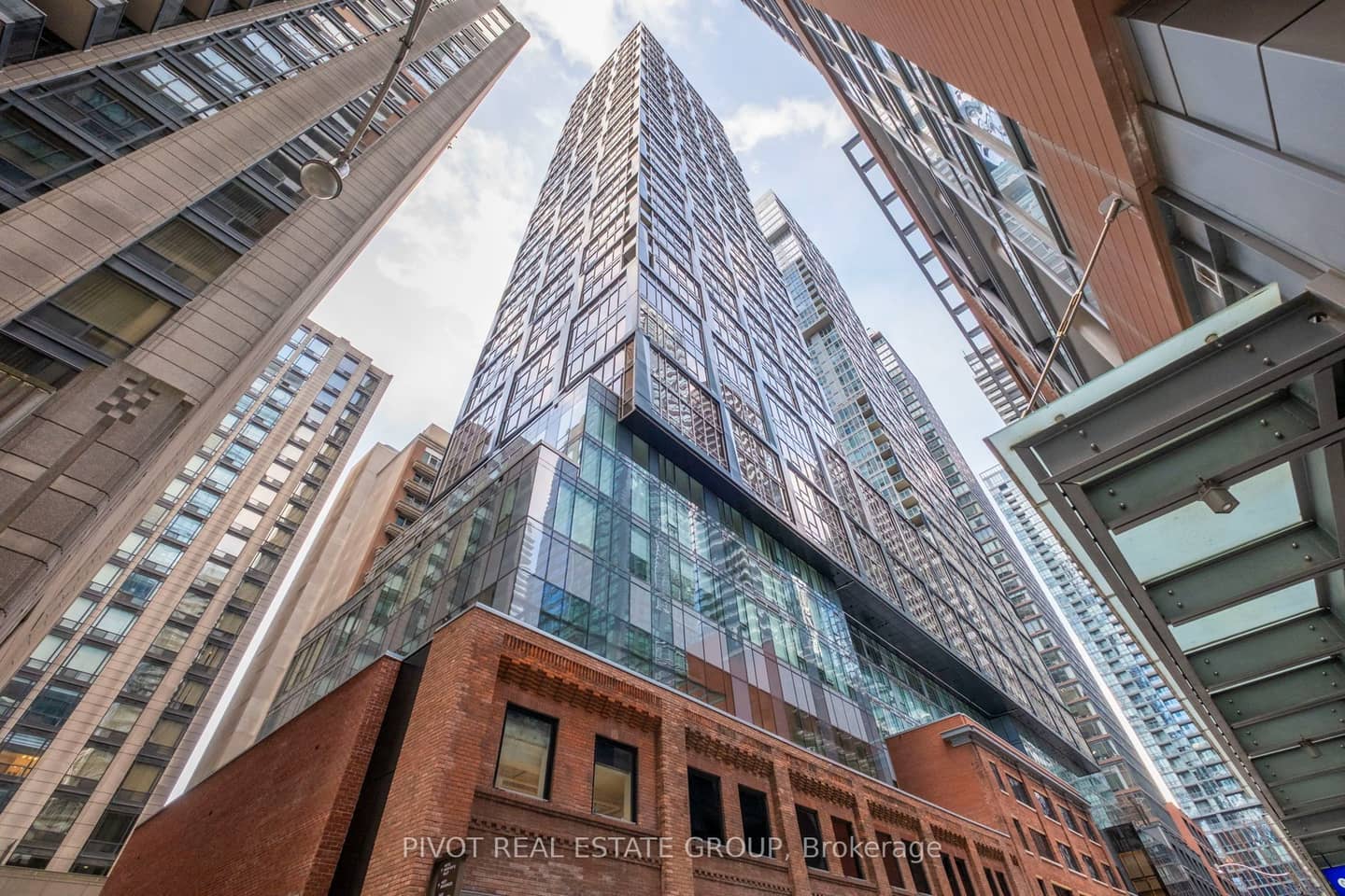 15 Mercer Street 1206, Toronto, ON M5V 0T8