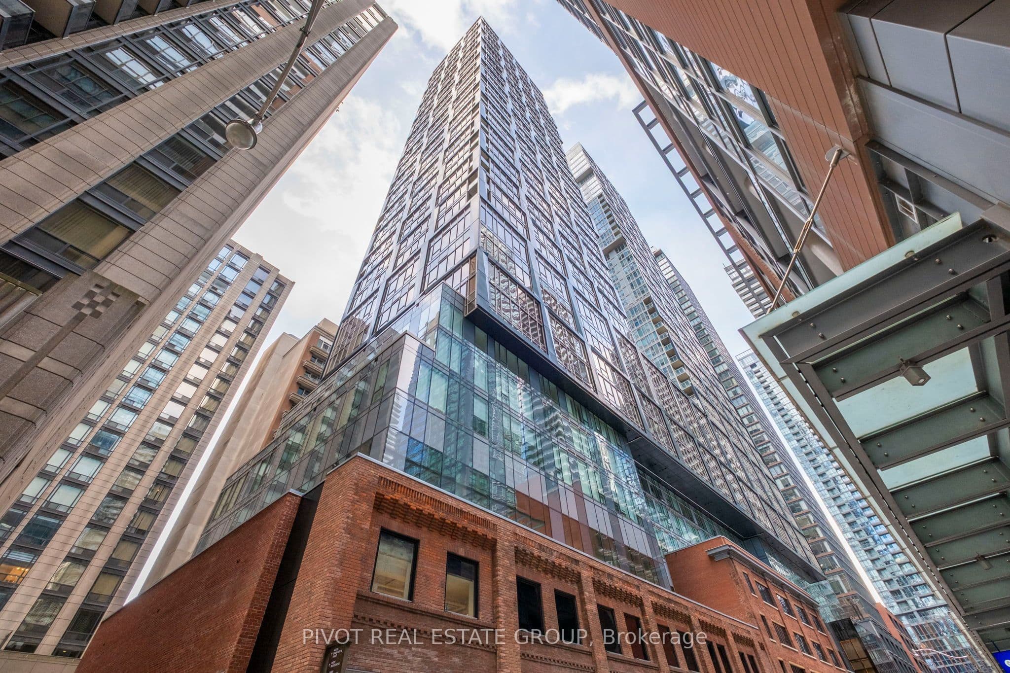 15 Mercer Street 1206, Toronto, ON M5V 0T8