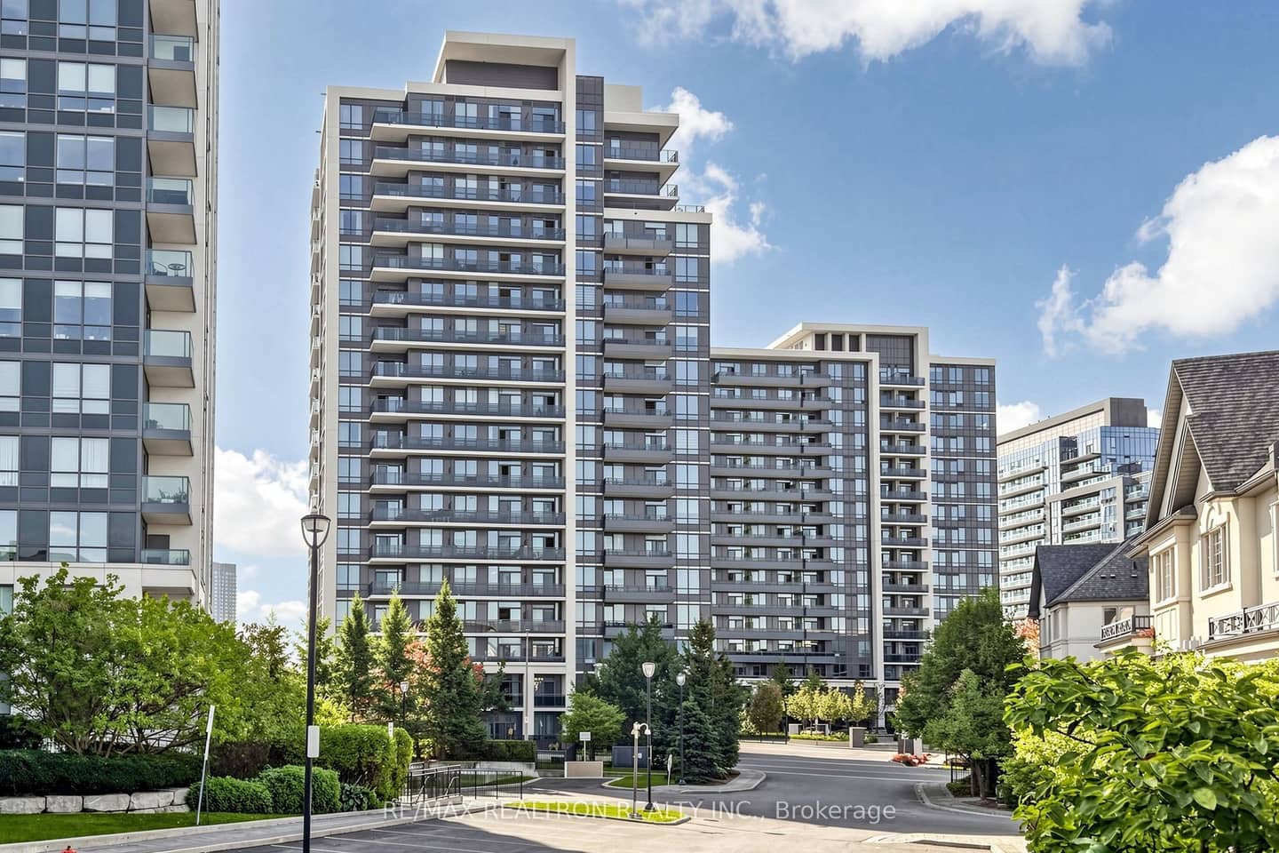 75 North Park Road 1604, Vaughan, ON L4J 0H8