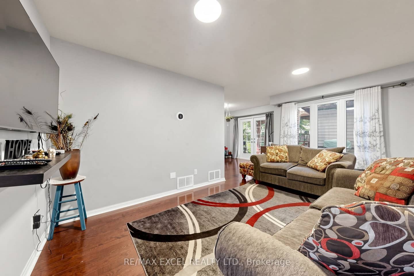 24 Redheugh Crescent, Toronto, ON M1W 3C3