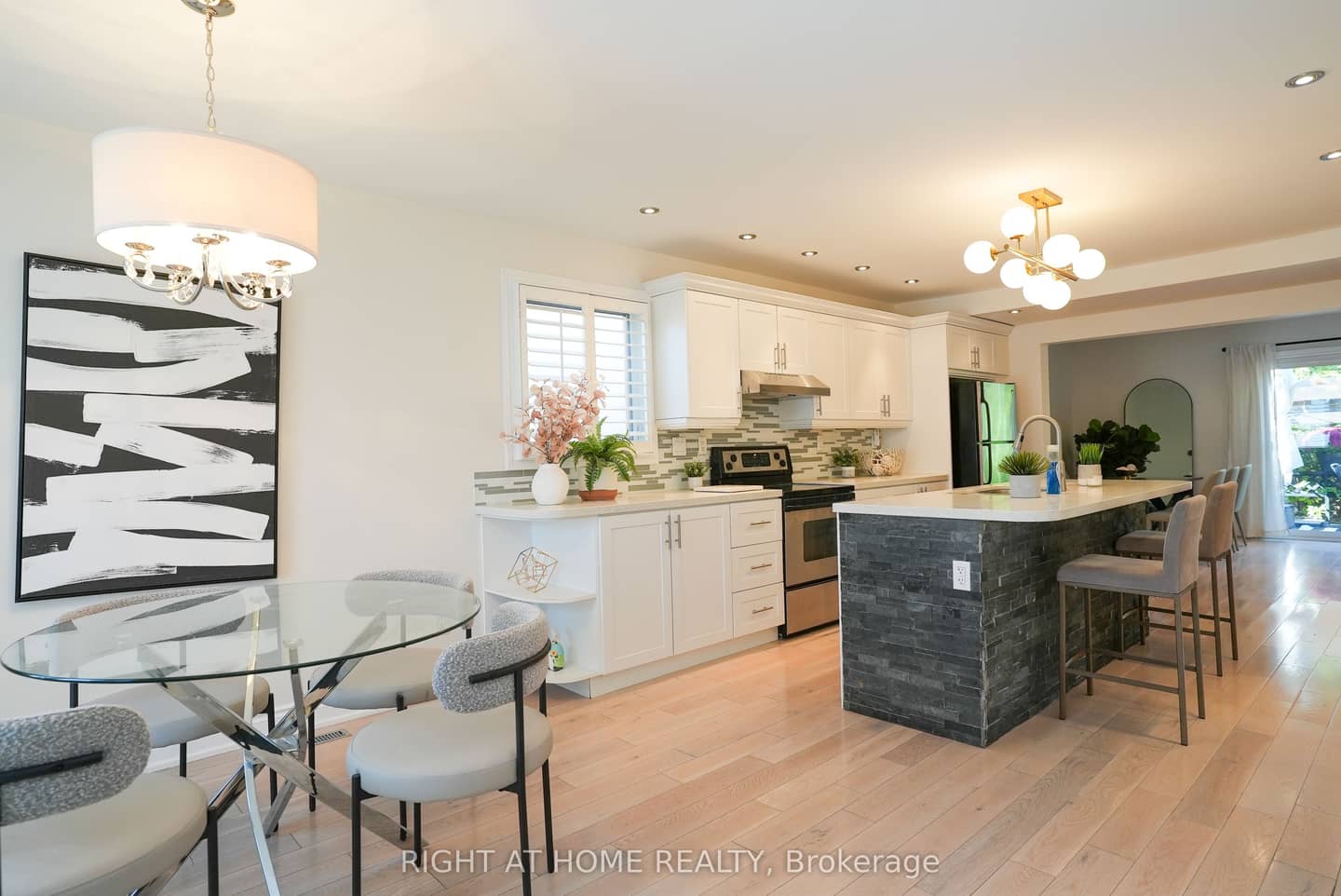 2038 Chrisdon Road, Burlington, ON L7M 3W8