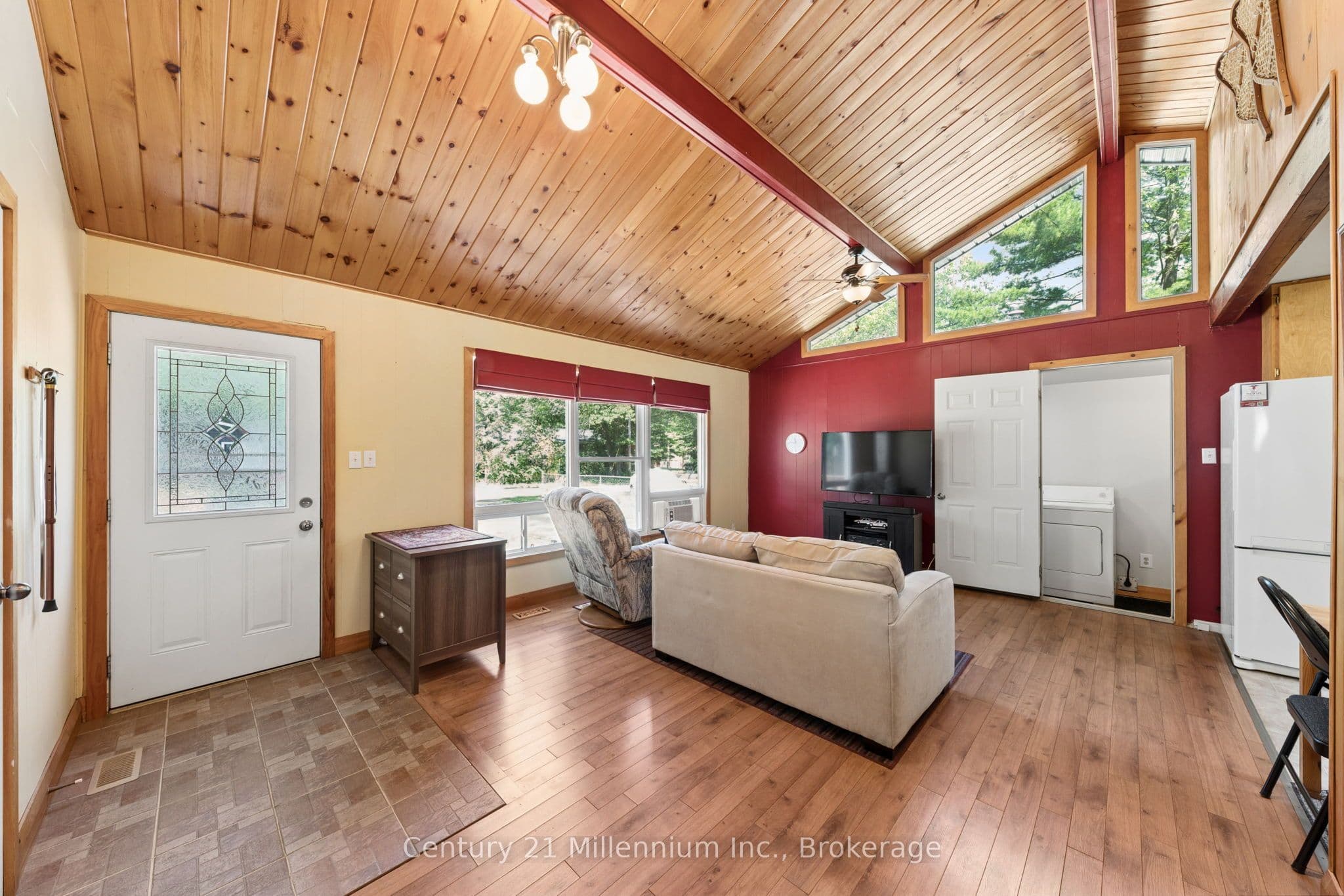 25 Glendale Avenue, Wasaga Beach, ON L9Z 2T1