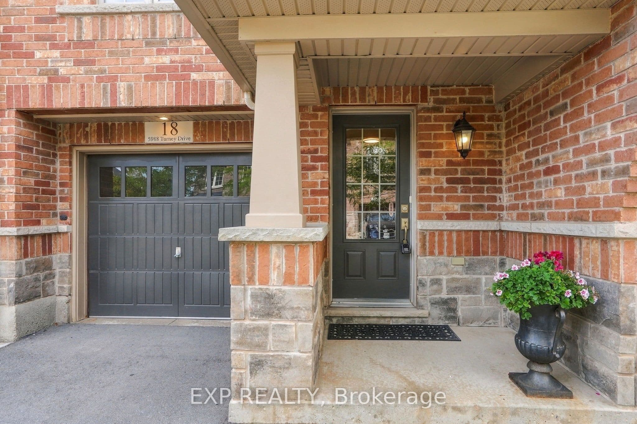 5988 Turney Drive 18, Mississauga, ON L5M 0S5