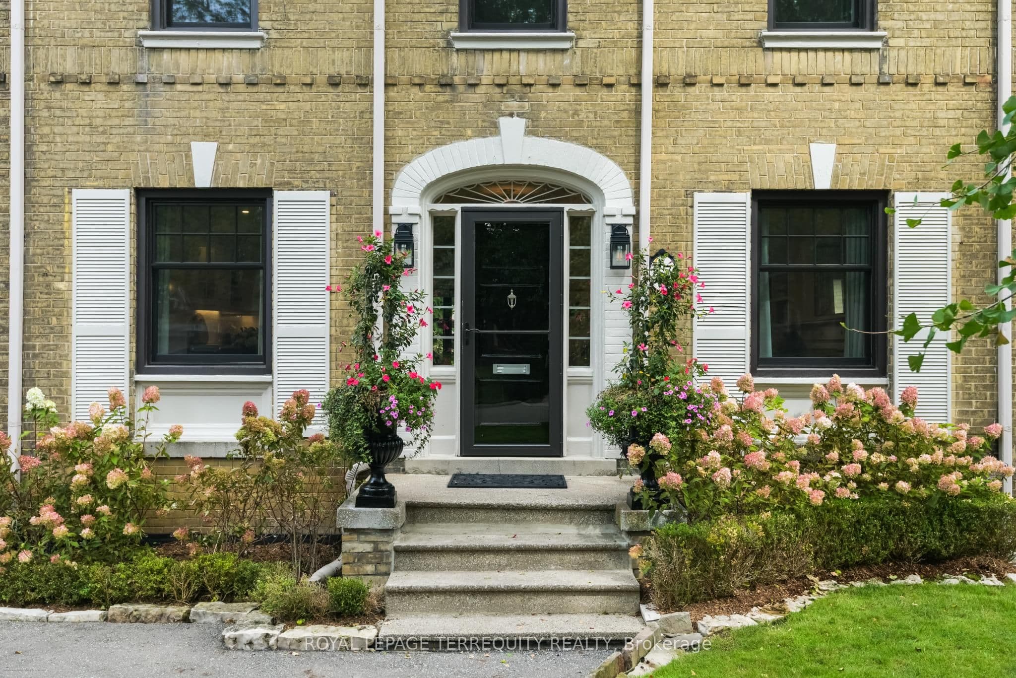 37 De Vere Gardens, Toronto, ON M5M 3E6