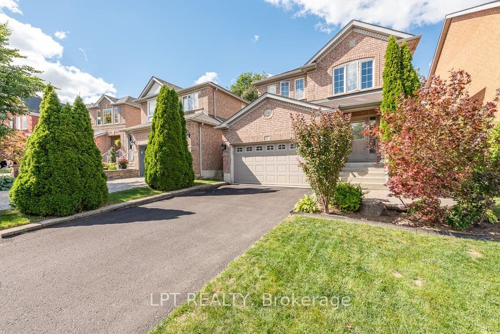 16 OAK GARDENS Court, Brampton, ON L6R 2Y6