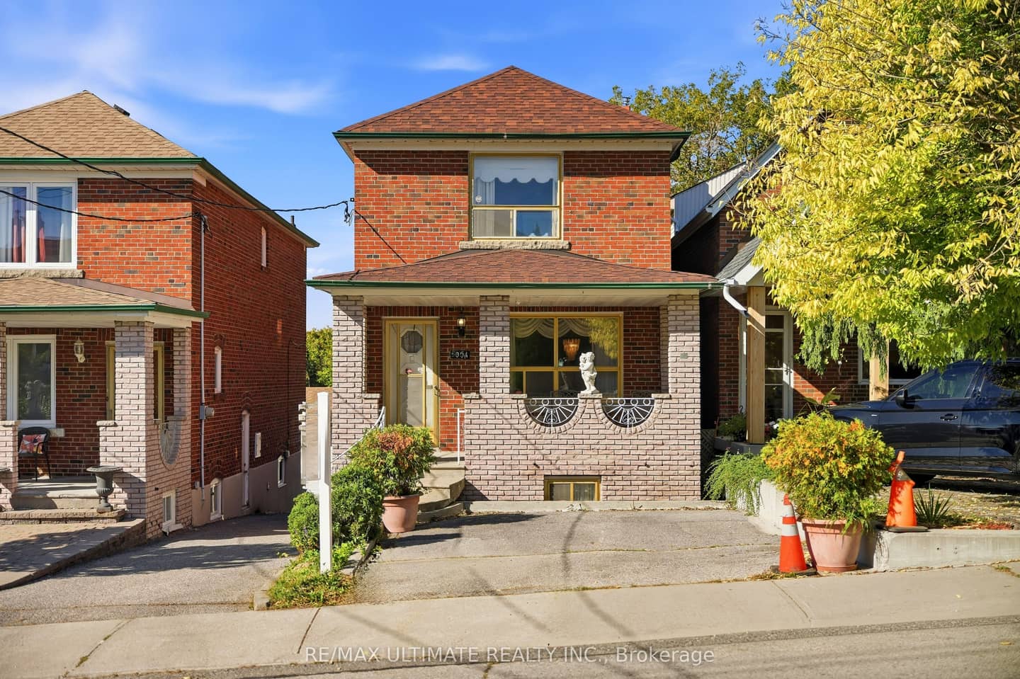 500 Northcliffe Boulevard, Toronto, ON M6E 3L5