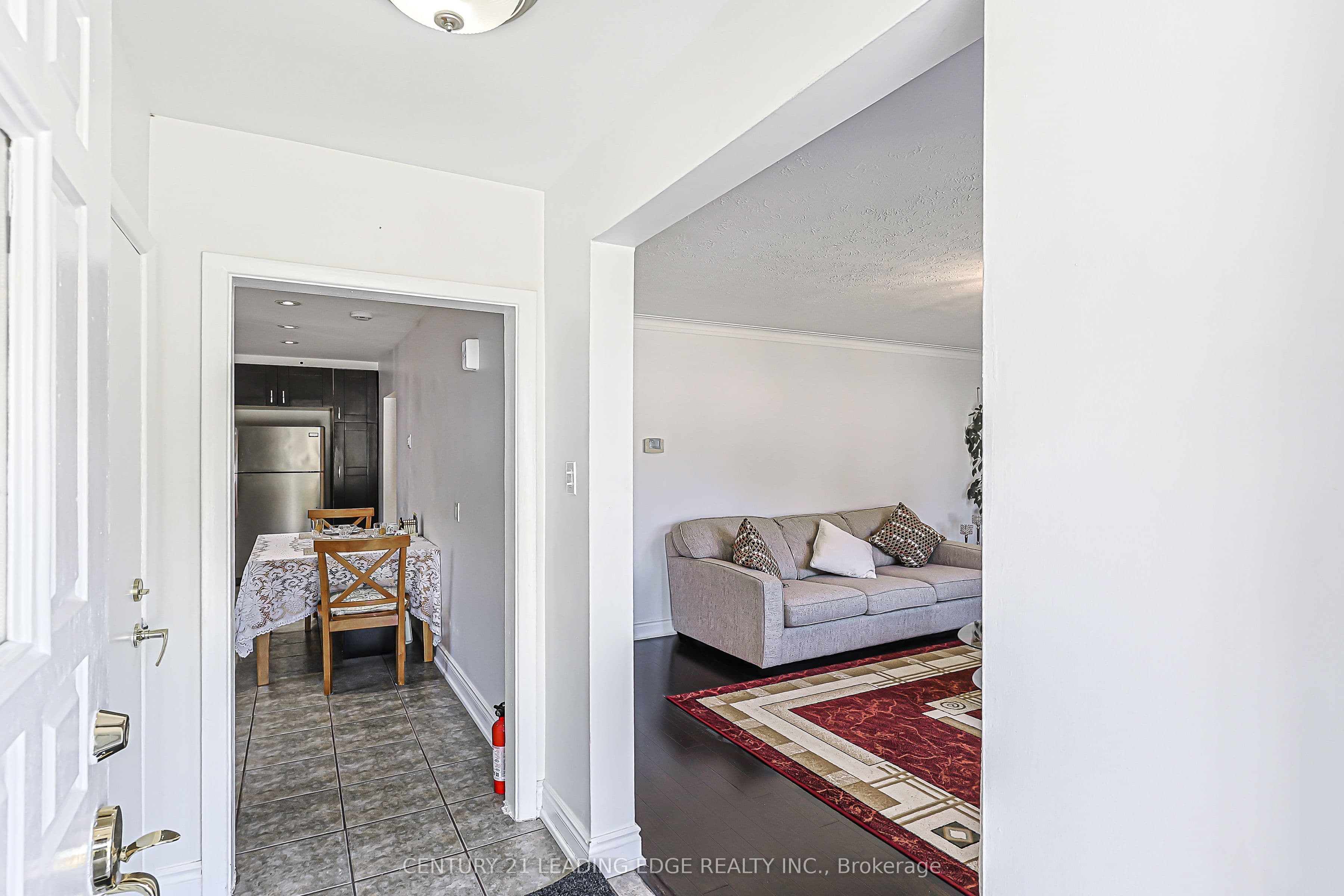 246 ELLINGTON Drive, Toronto, ON M1R 3Y4
