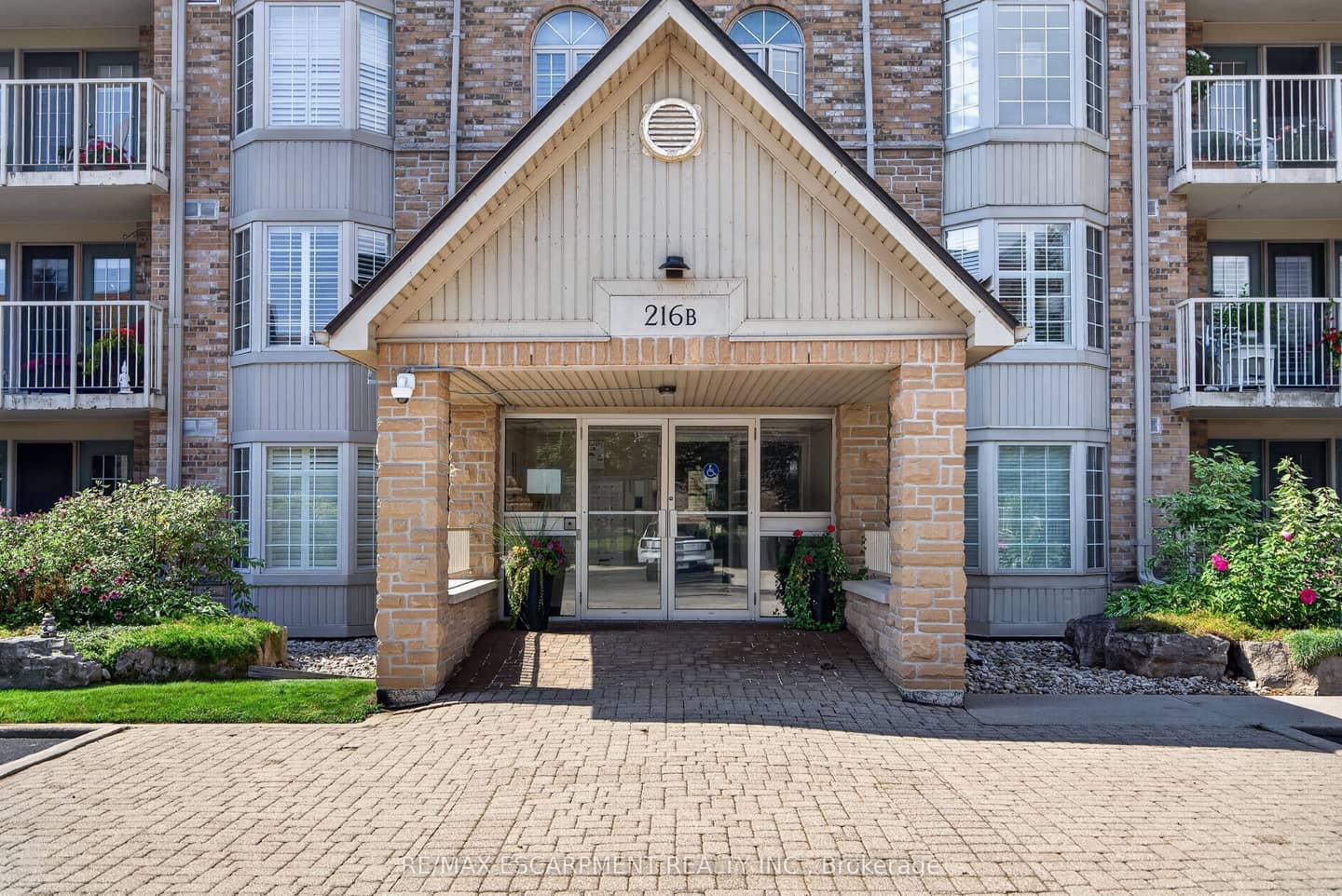 216 W Plains Road W B404, Burlington, ON L7T 4K8