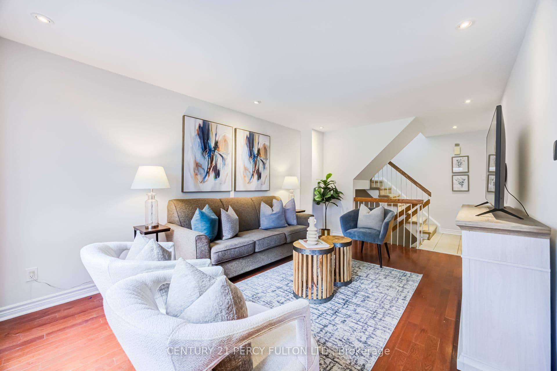 608 Beckworth Square, Pickering, ON L1V 3X4