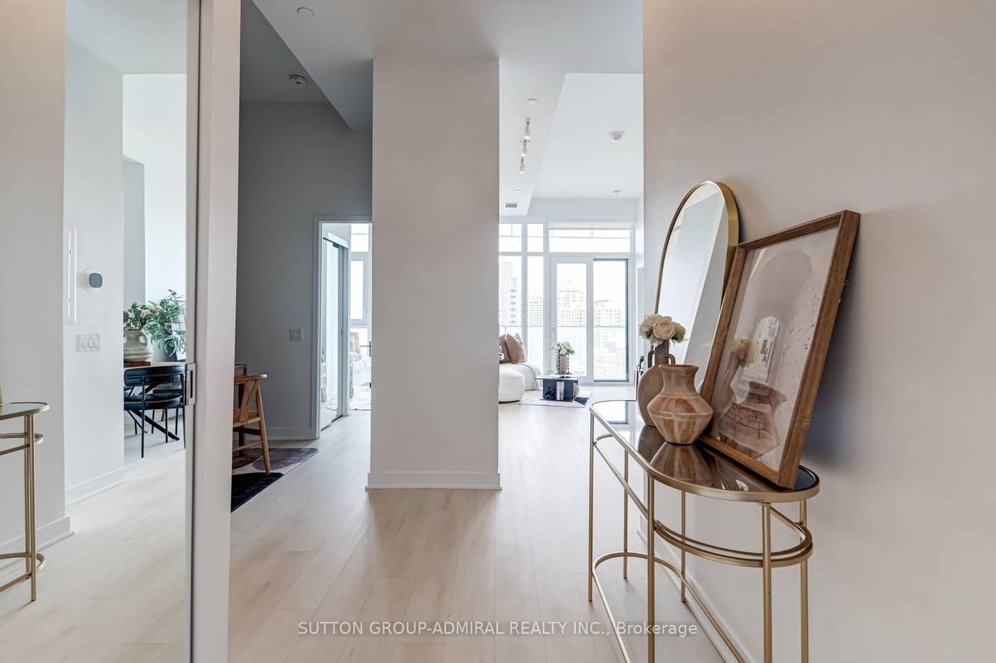 3900 Confederation Parkway 2401, Mississauga, ON L5B 0M3
