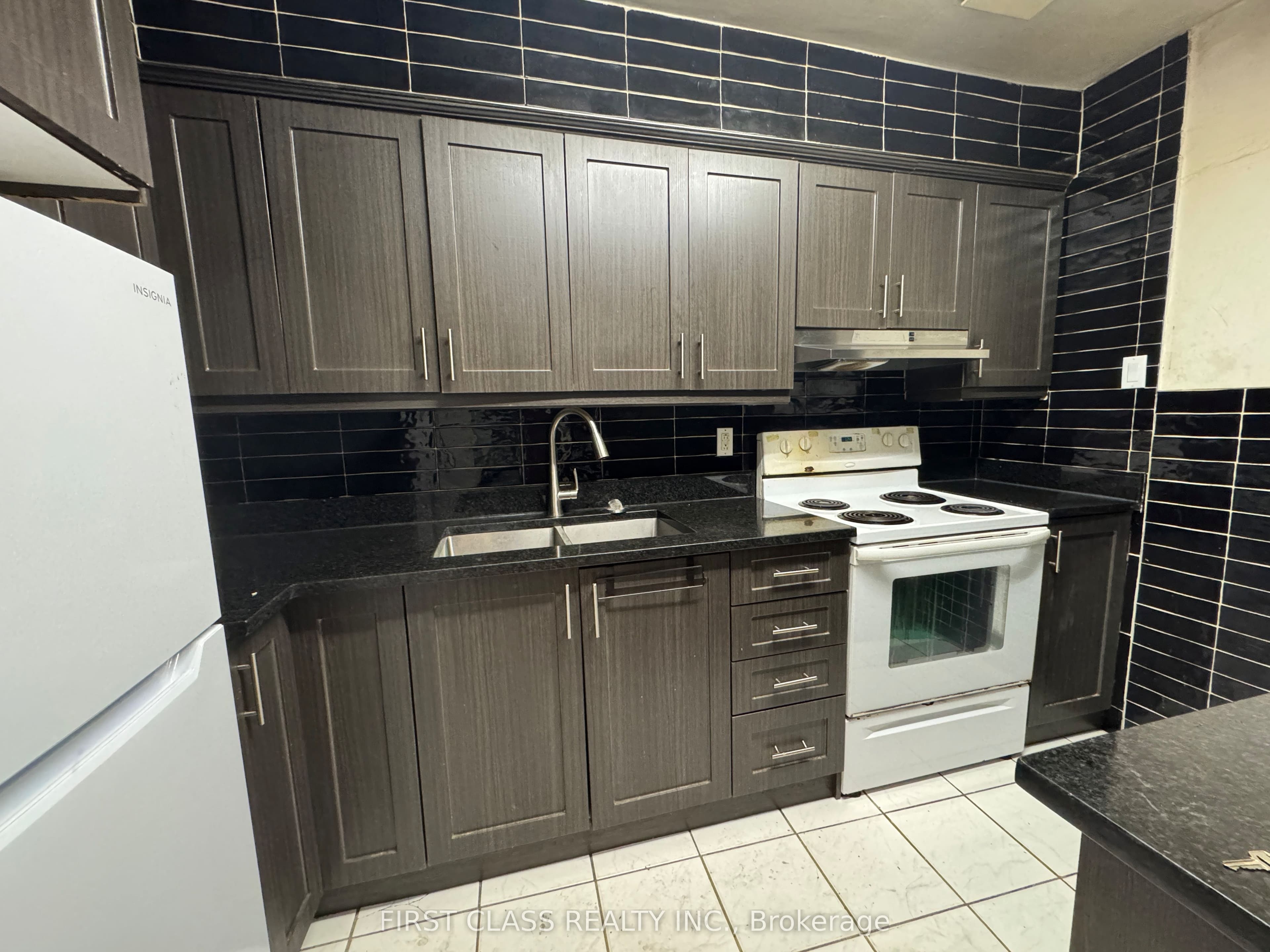 10 Eddystone Avenue 148, Toronto, ON M3N 2T2