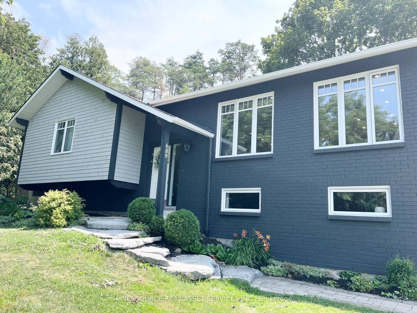 689 Ravenshoe Road, Uxbridge, ON L9P 1R2