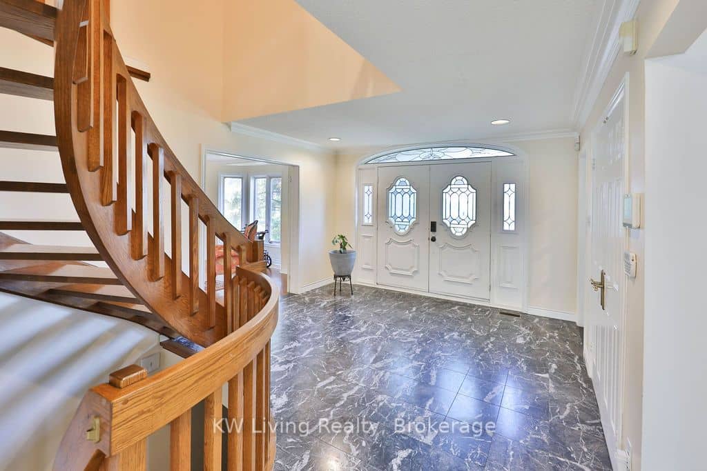 1070 Geran Crescent, Mississauga, ON L5H 4A6
