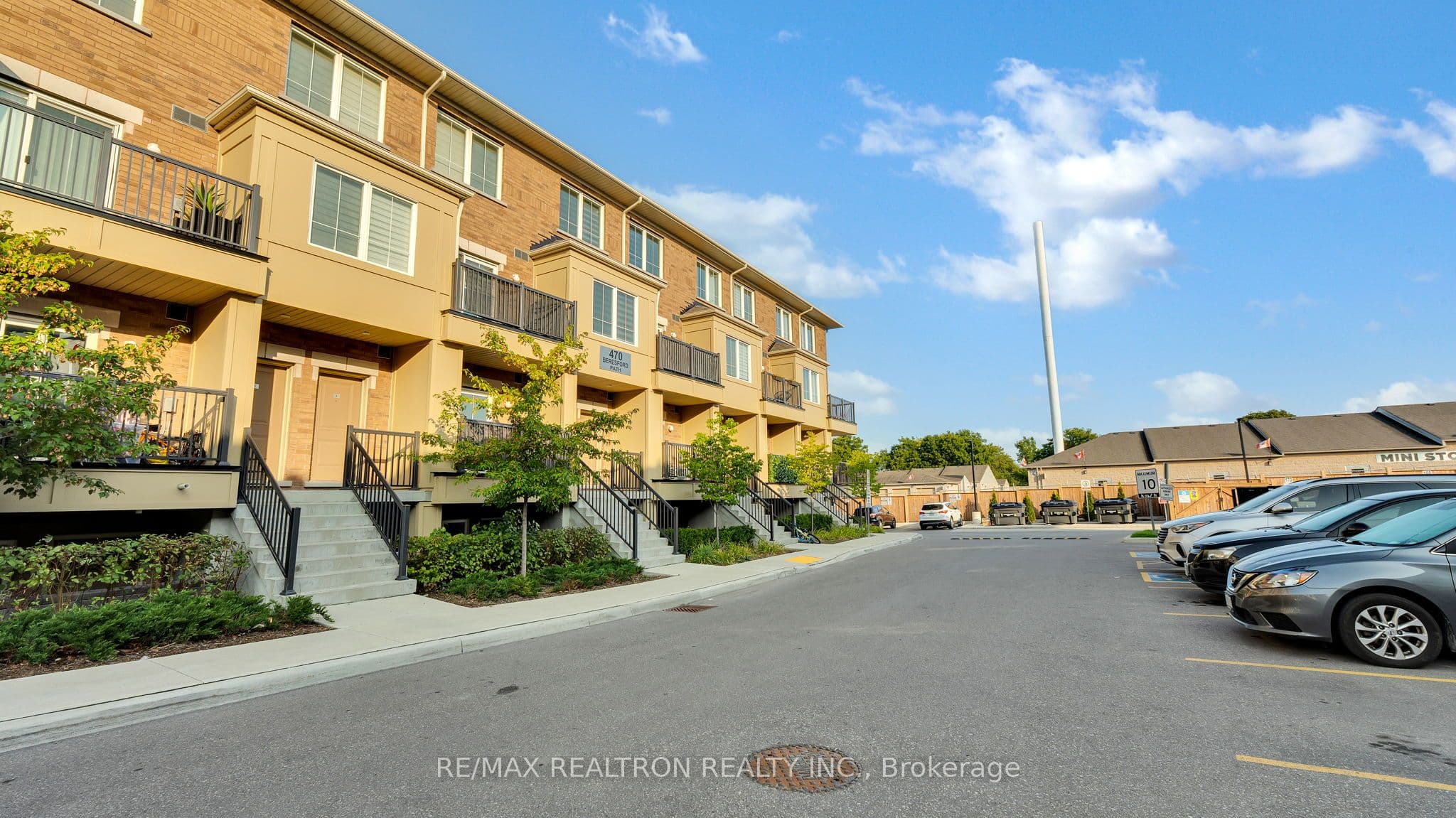 470 Beresford Path 4, Oshawa, ON L1H 5S7
