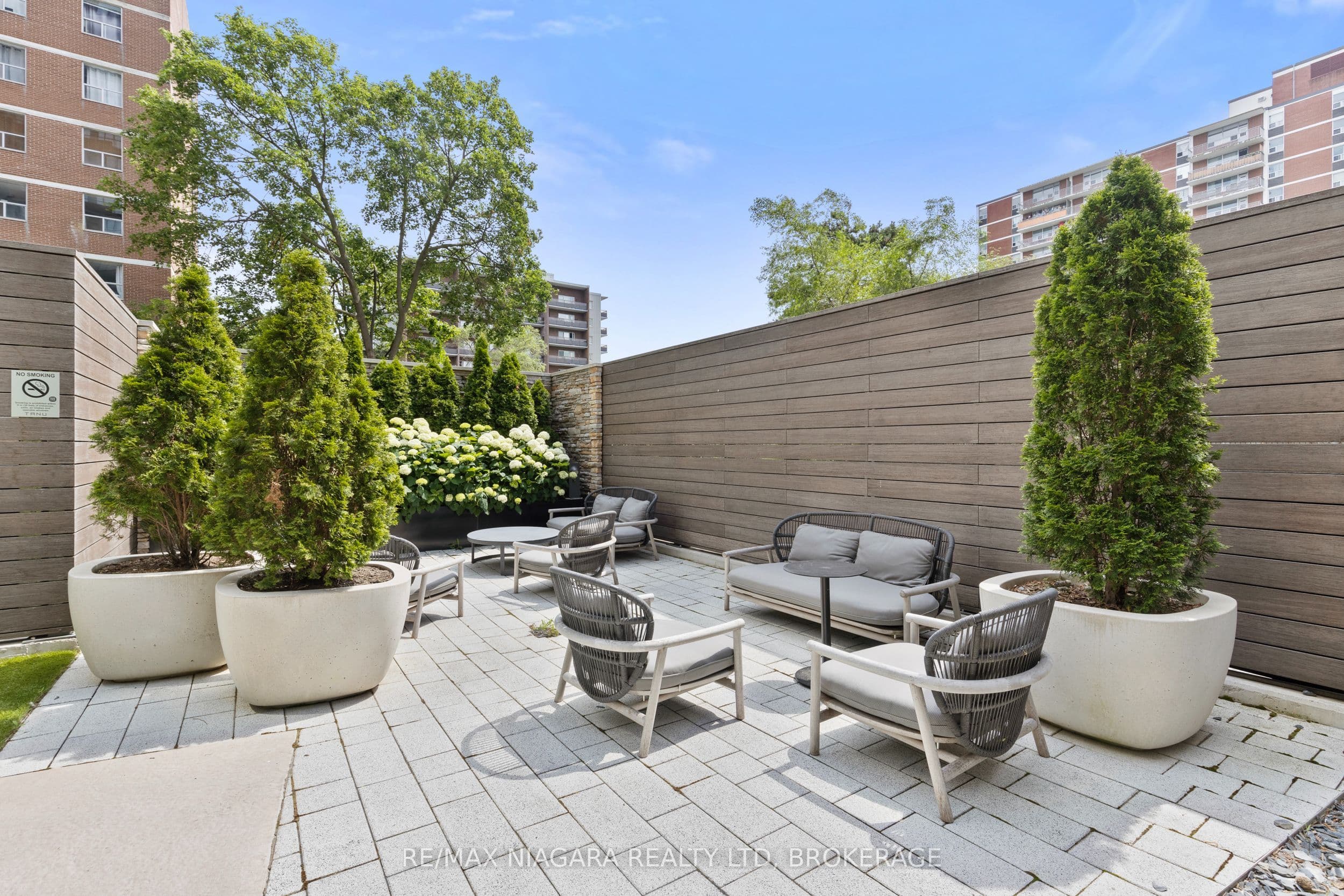 21 Park Street E 717, Mississauga, ON L5G 1L7