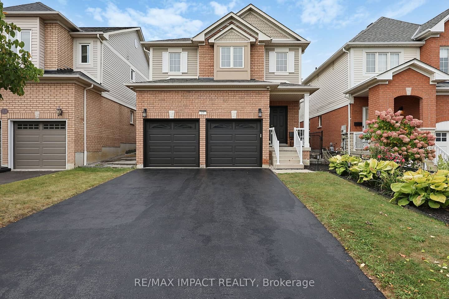 17 Holman Court, Whitby, ON L1P 1W9