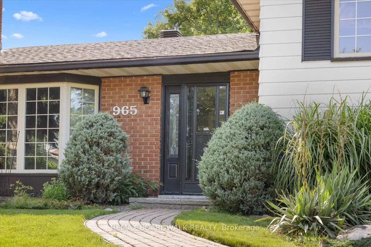 965 Cahill Drive W, Hunt Club - Windsor Park Village and Area, ON K1V 9H9